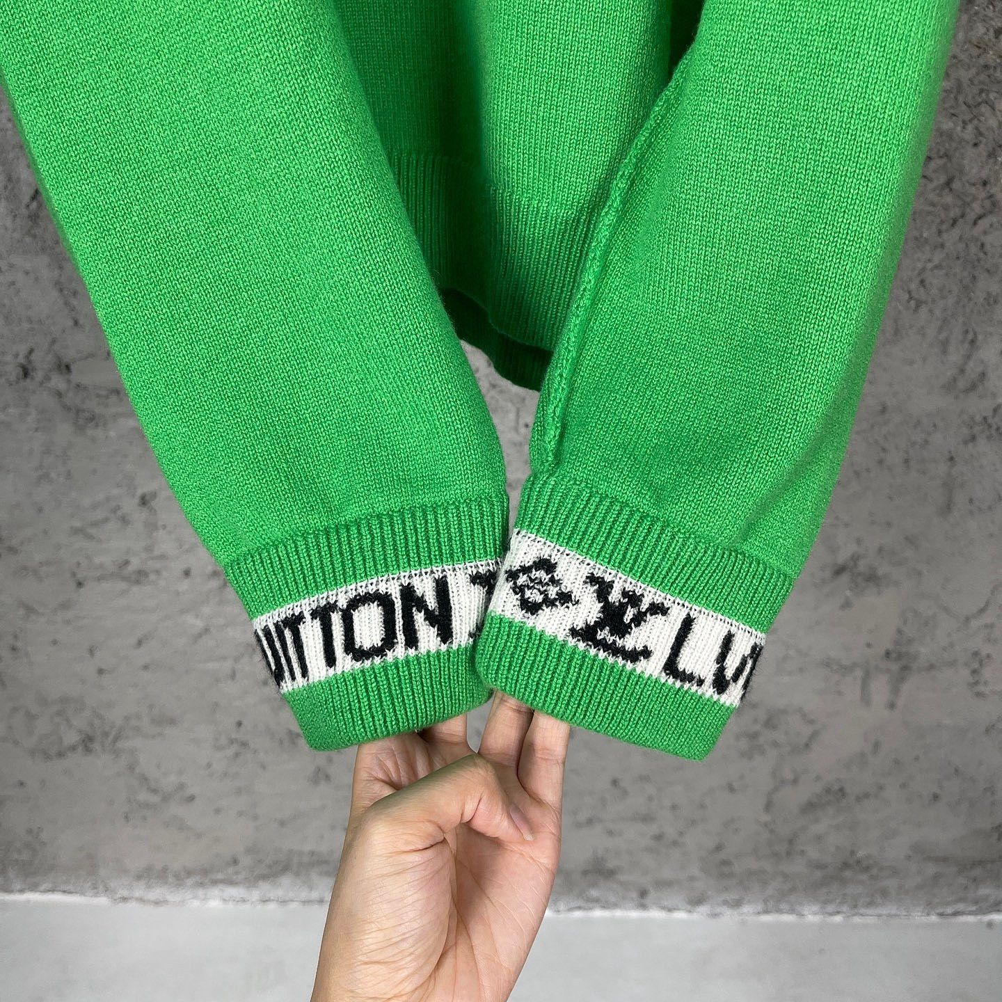 Louis Vuitton Louis Vuitton Green Logo Cuff Cashmere Sweater Size XS Size US XS / EU 42 / 0 - 8 Thumbnail