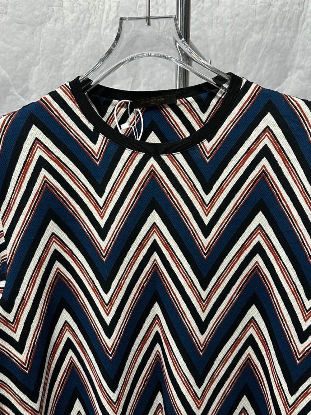 Louis Vuitton Louis Vuitton Zigzag Knit T-Shirt Size XL Size US XL / EU 56 / 4 - 8 Thumbnail