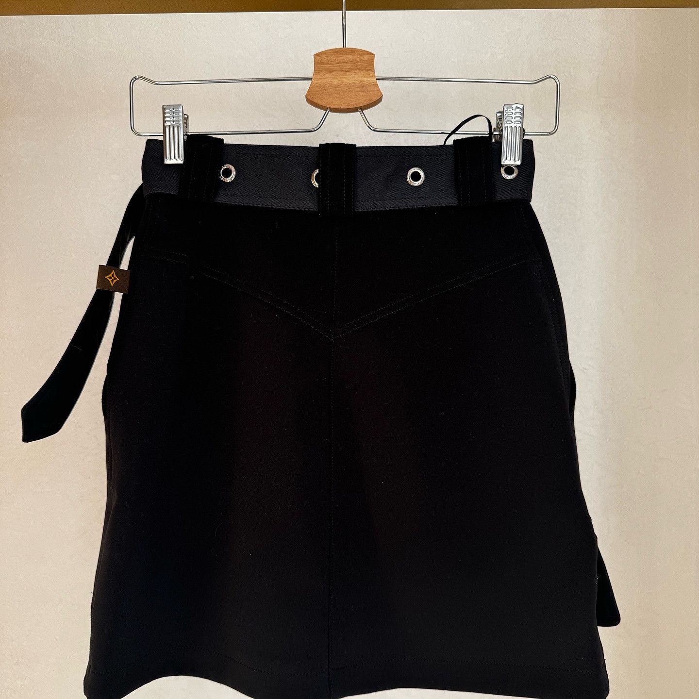 Louis Vuitton Louis Vuitton Belted Miniskirt Size 34 Size 24" / US 00 / IT 34 - 2 Thumbnail