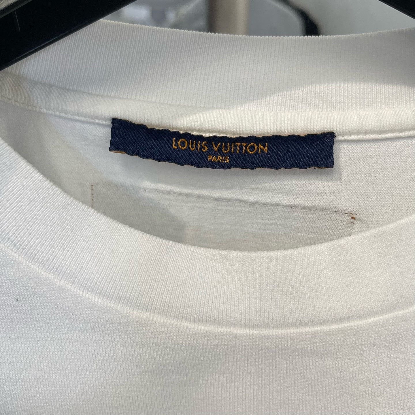 Louis Vuitton Louis Vuitton Embossed Logo T-Shirt Size L Size US L / EU 52-54 / 3 - 3 Thumbnail