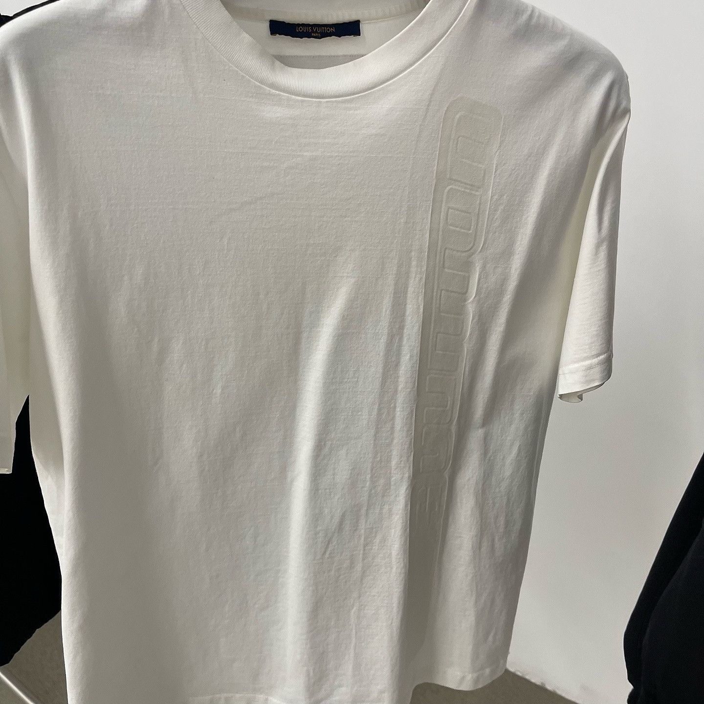 Louis Vuitton Louis Vuitton Embossed Logo T-Shirt Size L Size US L / EU 52-54 / 3 - 7 Thumbnail
