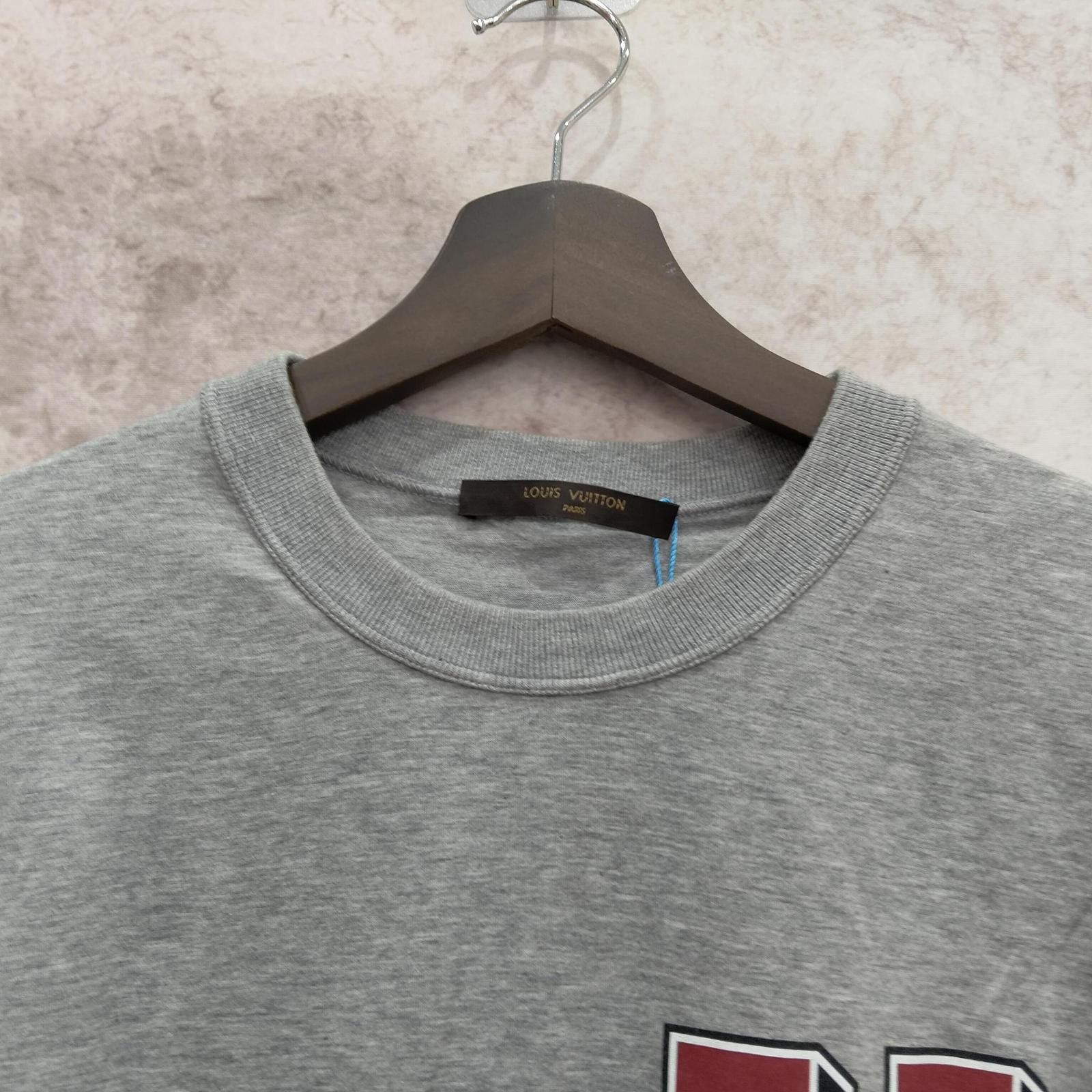 Louis Vuitton Louis Vuitton V Logo T-Shirt Gray M Size US M / EU 48-50 / 2 - 6 Thumbnail