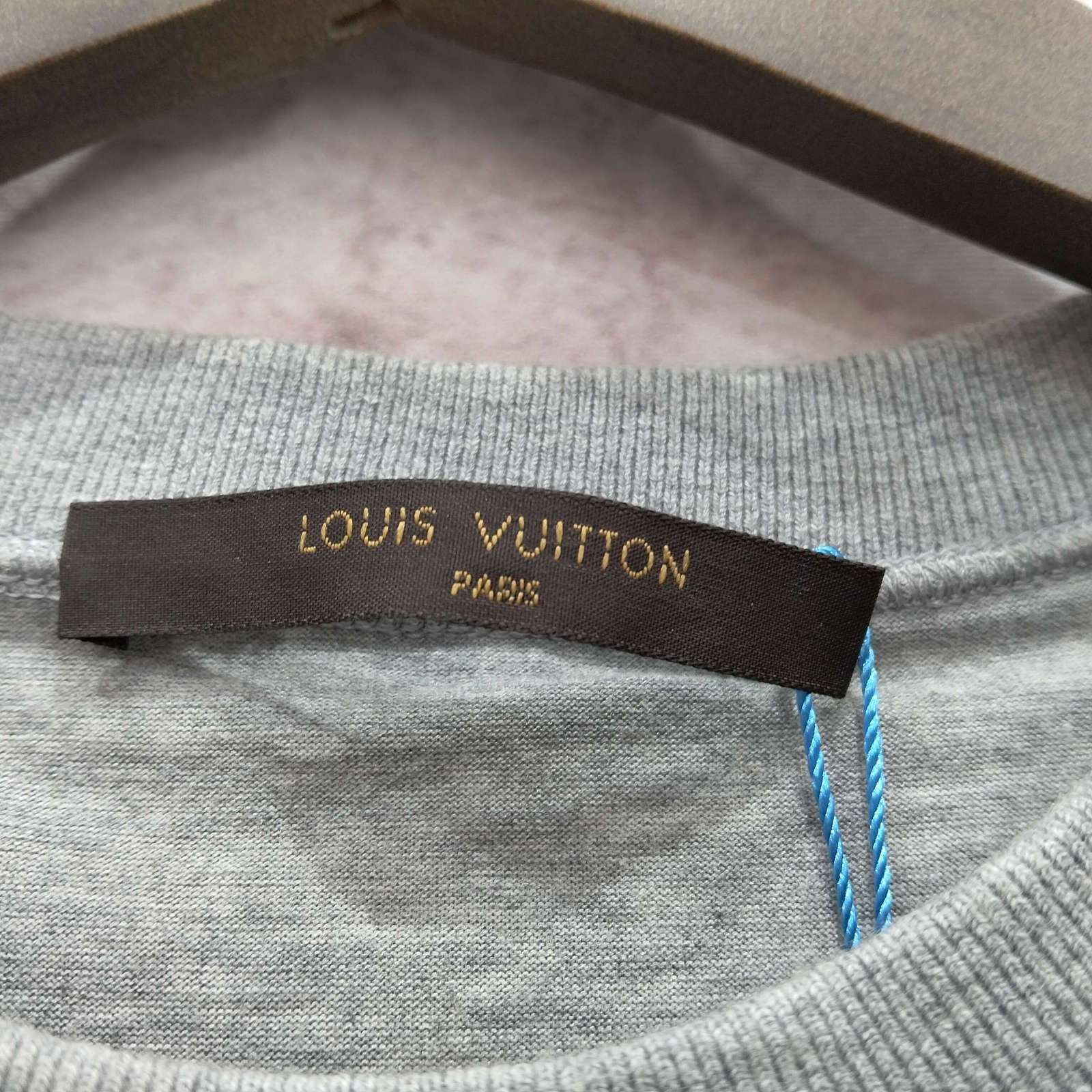 Louis Vuitton Louis Vuitton V Logo T-Shirt Gray M Size US M / EU 48-50 / 2 - 3 Thumbnail