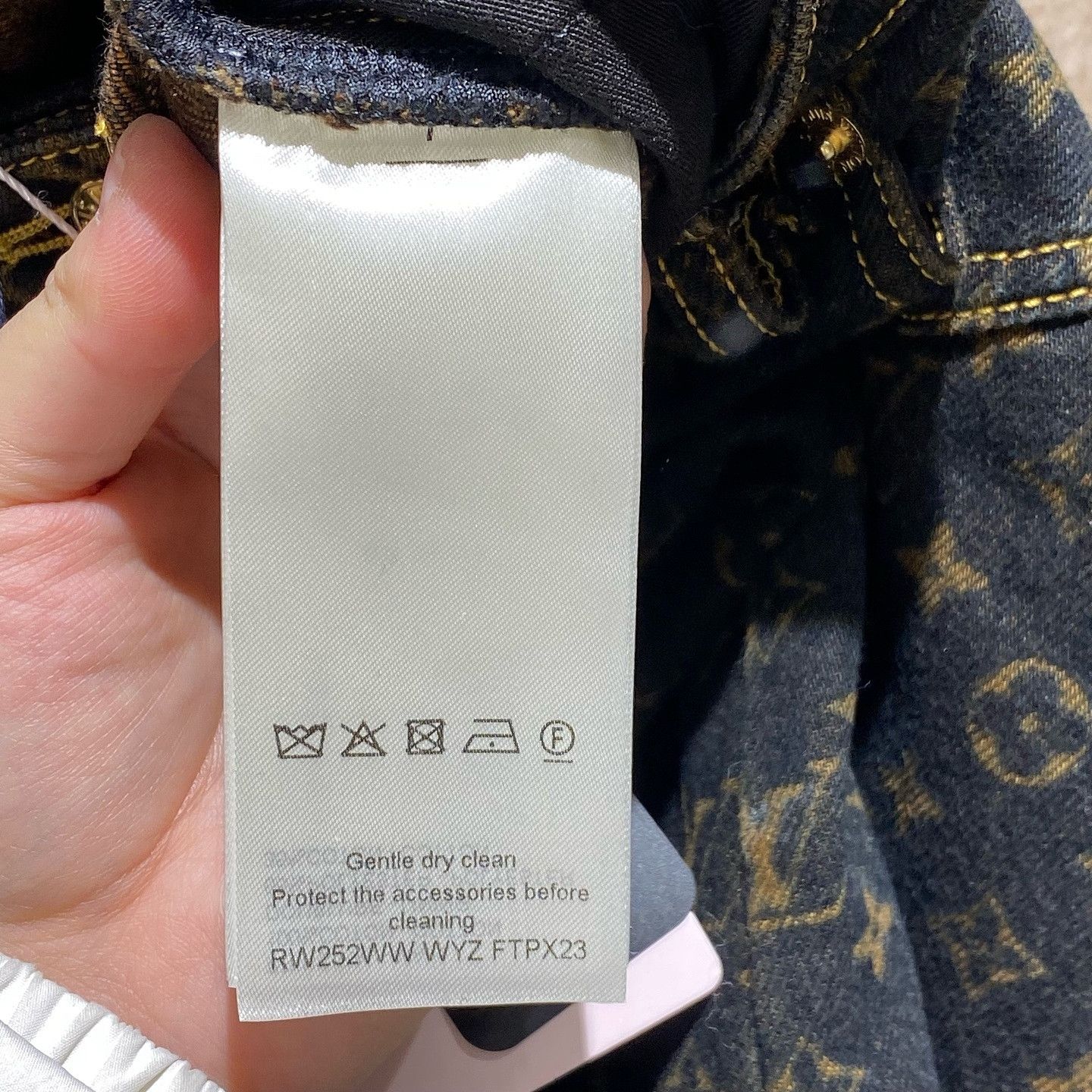 Louis Vuitton Louis Vuitton Monogram Denim Jeans Size 34 Size 24" / US 00 / IT 34 - 4 Thumbnail