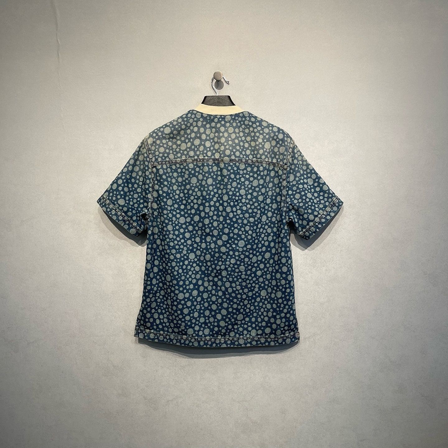 Louis Vuitton Louis Vuitton x Yayoi Kusama Polka Dot Denim Shirt Size S Size US S / EU 44-46 / 1 - 2 Thumbnail