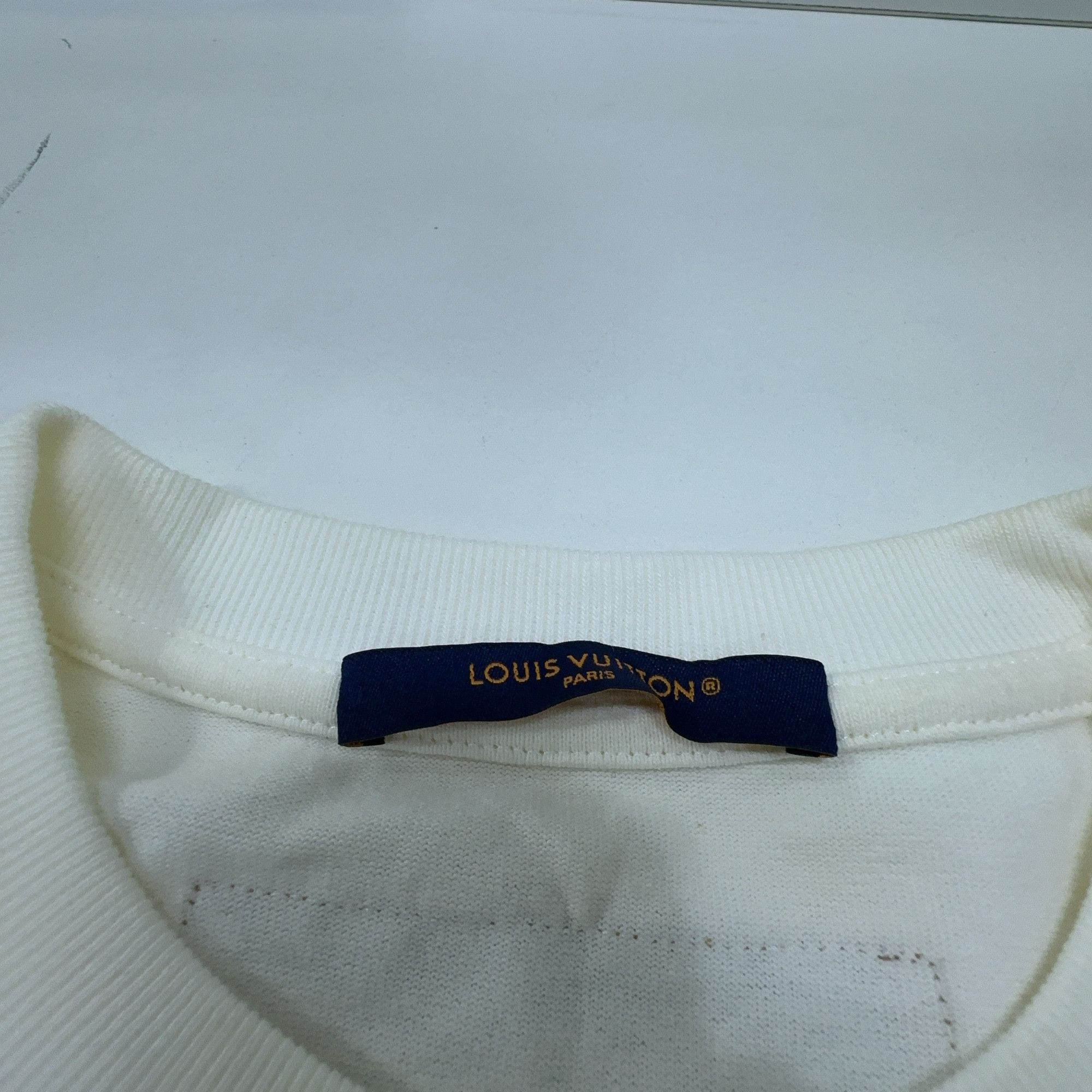 Louis Vuitton Louis Vuitton Rainbow Graphic T-Shirt White Size L Size US L / EU 52-54 / 3 - 3 Thumbnail