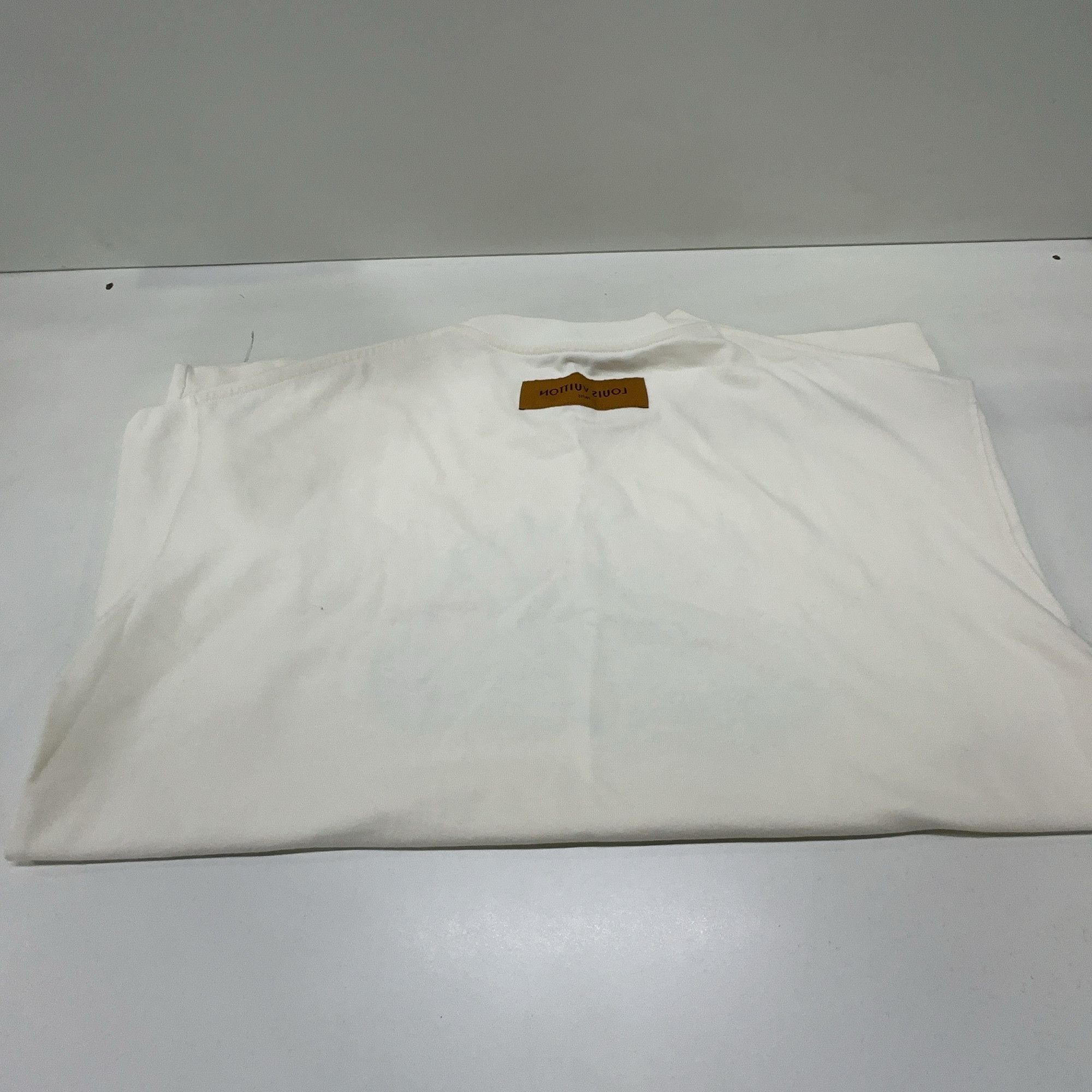 Louis Vuitton Louis Vuitton Rainbow Graphic T-Shirt White Size L Size US L / EU 52-54 / 3 - 13 Thumbnail