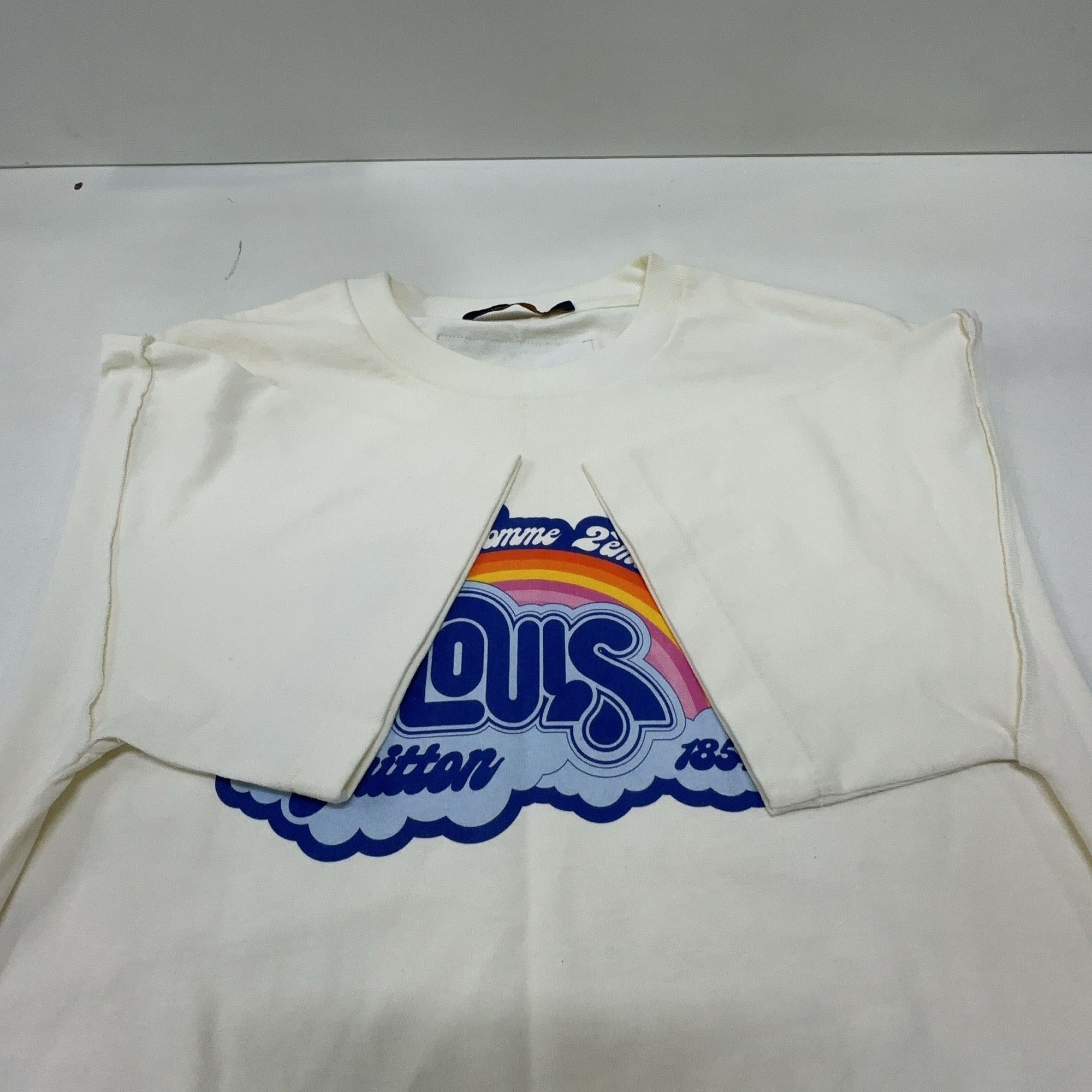 Louis Vuitton Louis Vuitton Rainbow Graphic T-Shirt White Size L Size US L / EU 52-54 / 3 - 7 Thumbnail