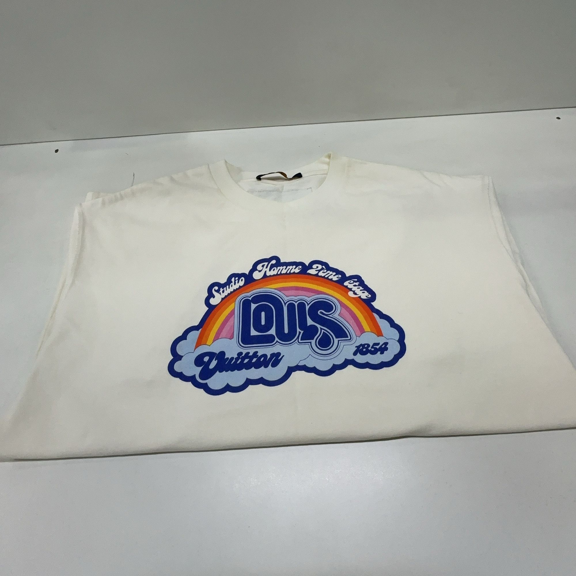 Louis Vuitton Louis Vuitton Rainbow Graphic T-Shirt White Size L Size US L / EU 52-54 / 3 - 9 Thumbnail