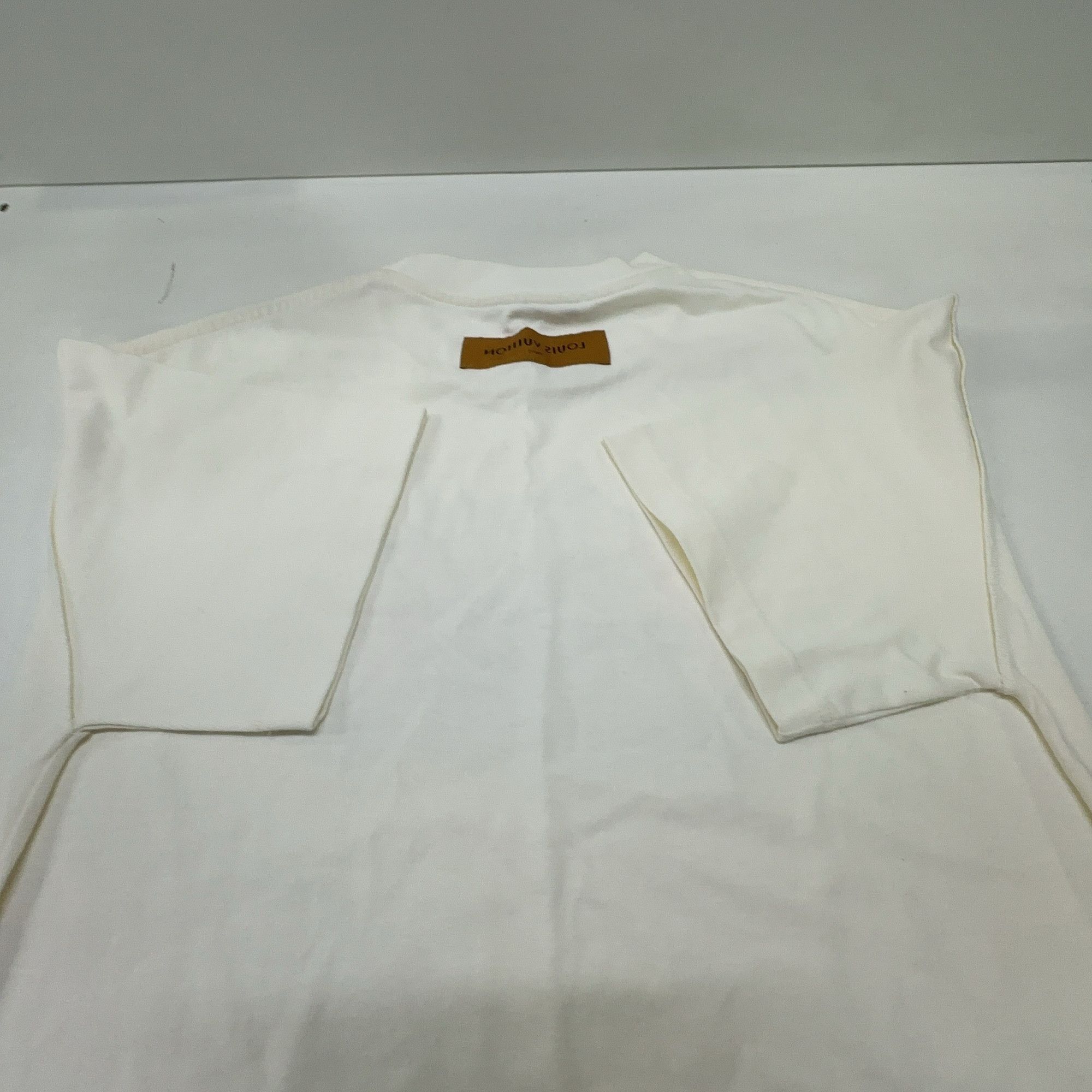 Louis Vuitton Louis Vuitton Rainbow Graphic T-Shirt White Size L Size US L / EU 52-54 / 3 - 12 Thumbnail