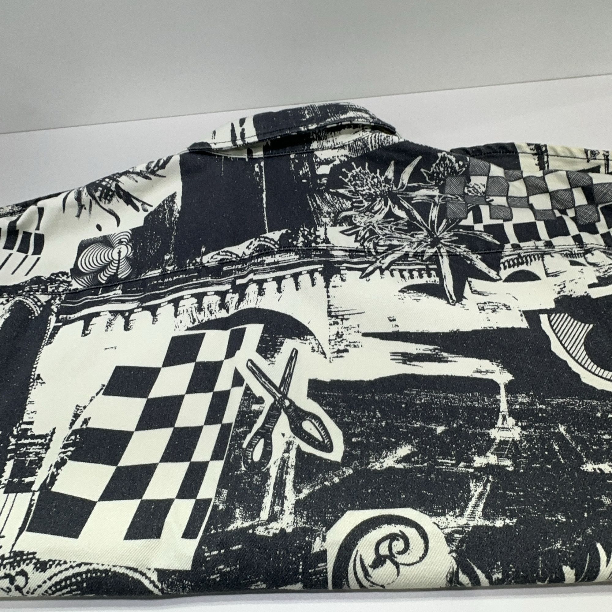 Louis Vuitton Louis Vuitton Geometric Print Short Sleeve Shirt L Size US L / EU 52-54 / 3 - 11 Thumbnail