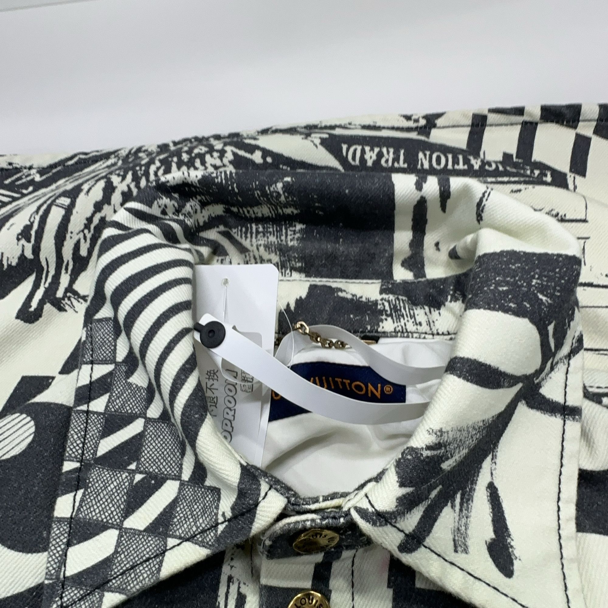 Louis Vuitton Louis Vuitton Geometric Print Short Sleeve Shirt L Size US L / EU 52-54 / 3 - 5 Thumbnail