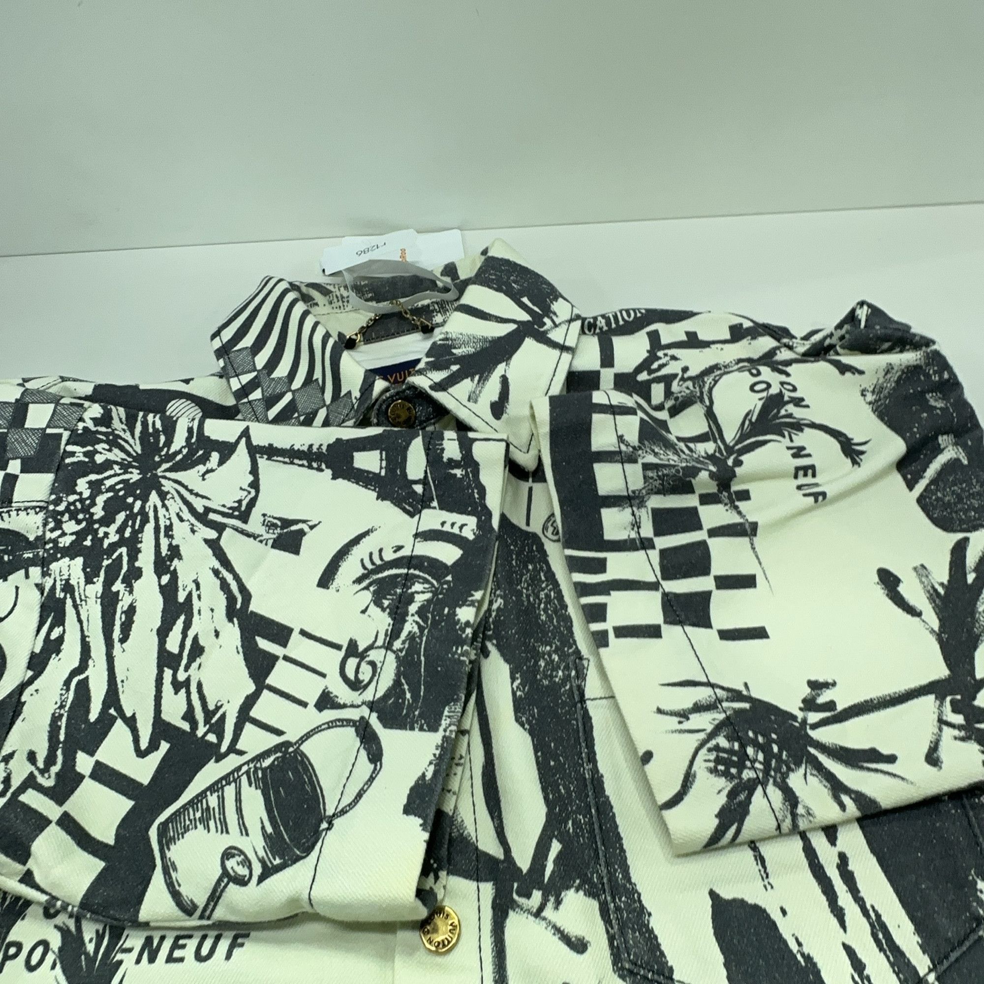 Louis Vuitton Louis Vuitton Geometric Print Short Sleeve Shirt L Size US L / EU 52-54 / 3 - 9 Thumbnail