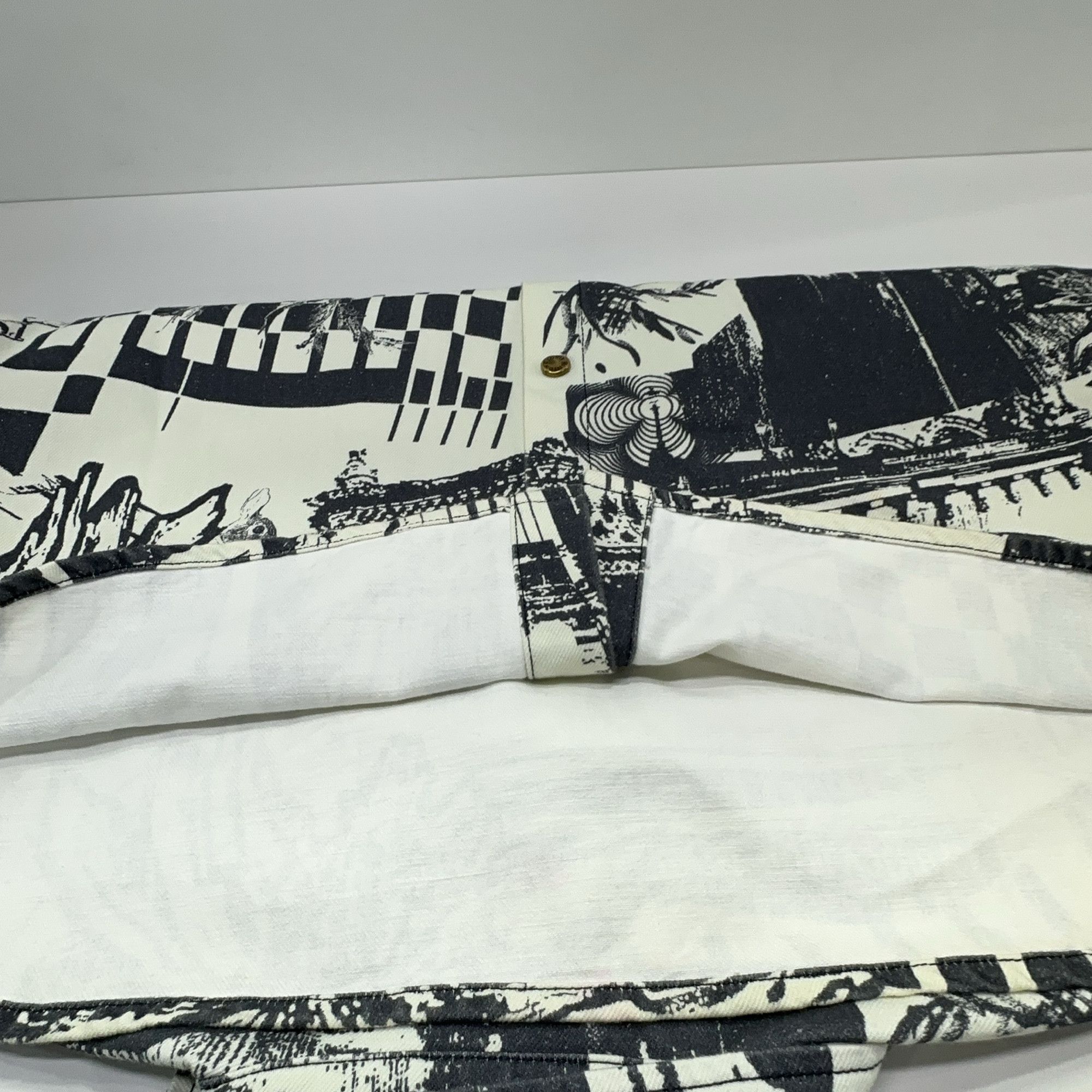 Louis Vuitton Louis Vuitton Geometric Print Short Sleeve Shirt L Size US L / EU 52-54 / 3 - 8 Thumbnail