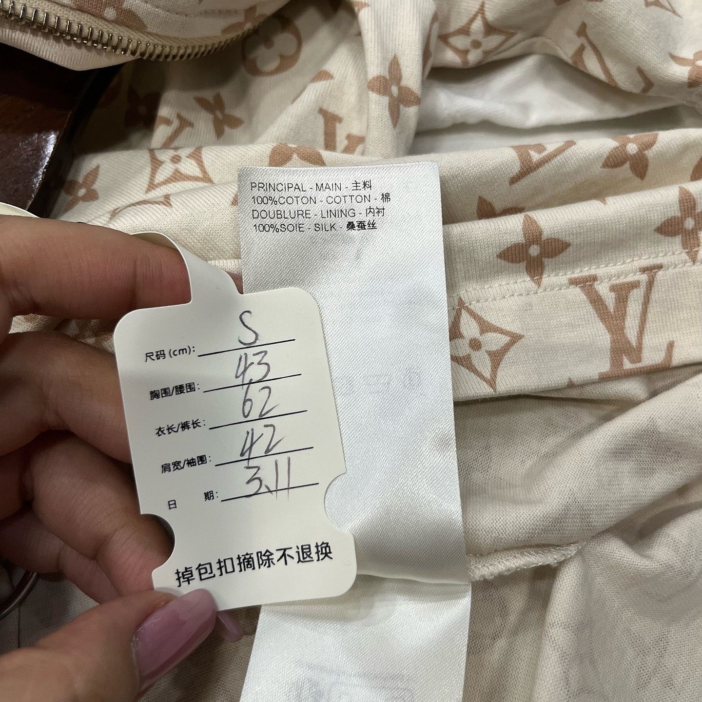 Louis Vuitton Louis Vuitton Monogram Short Sleeve T-Shirt Size S Size S / US 4 / IT 40 - 5 Thumbnail
