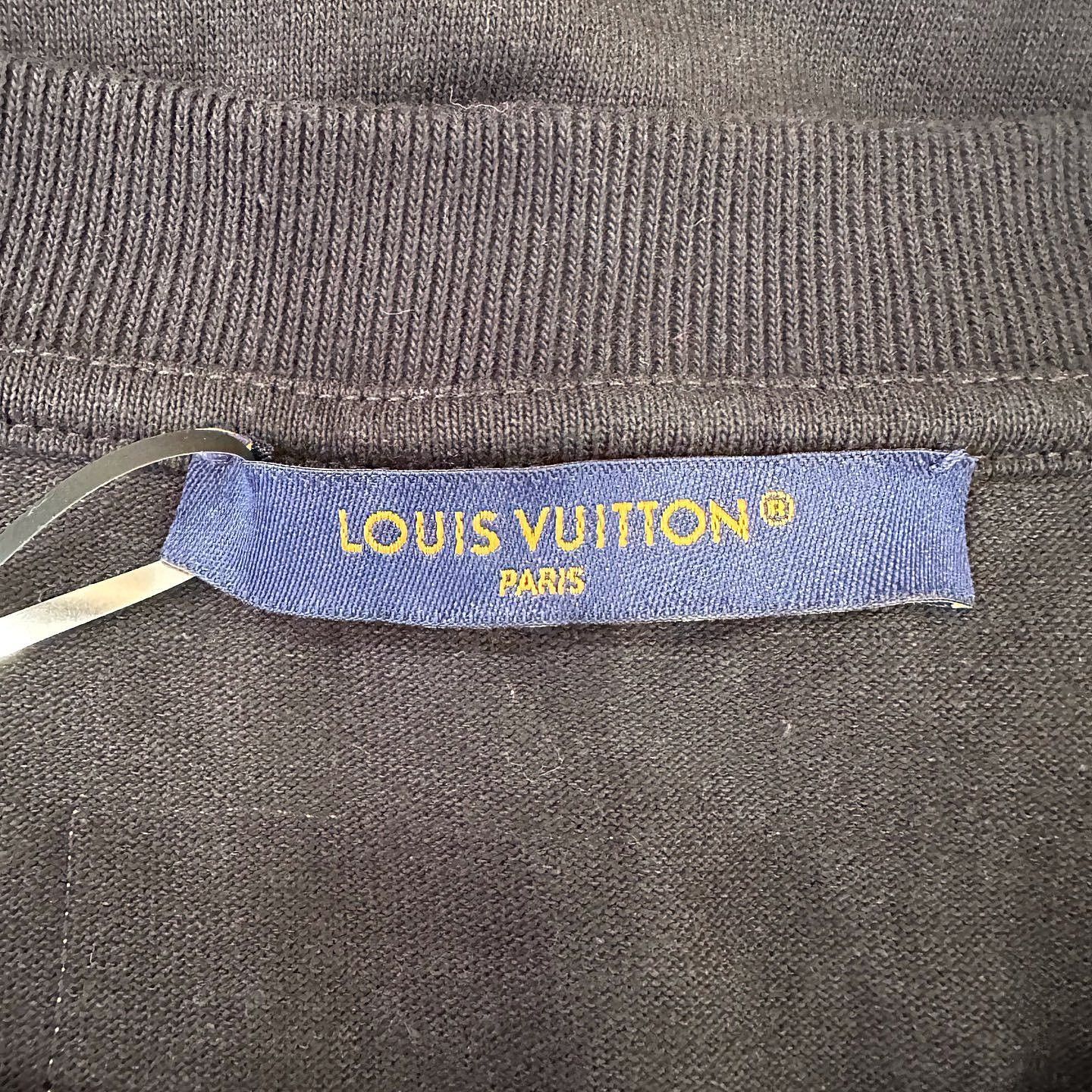 Louis Vuitton Louis Vuitton Beaded Graphic T-Shirt Size XL Size US XL / EU 56 / 4 - 3 Thumbnail