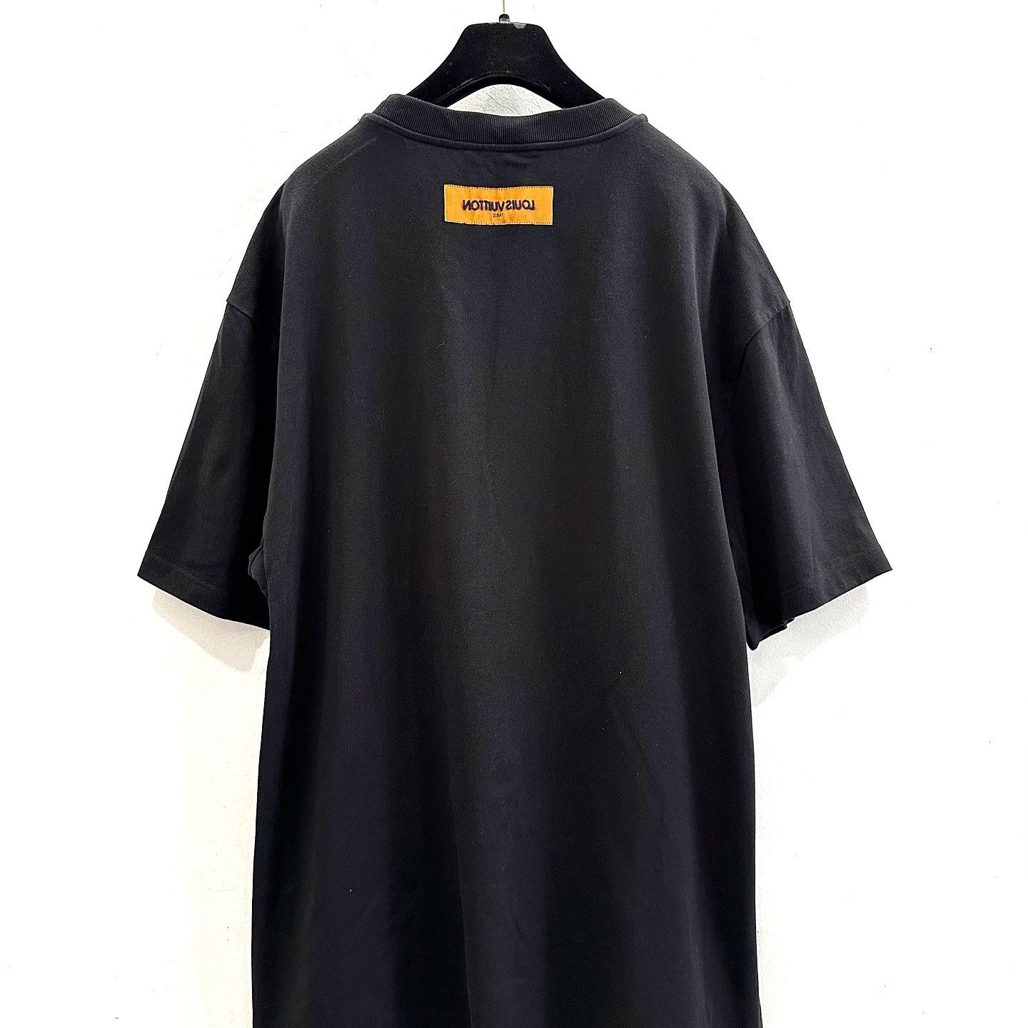 Louis Vuitton Louis Vuitton Beaded Graphic T-Shirt Size XL Size US XL / EU 56 / 4 - 2 Thumbnail