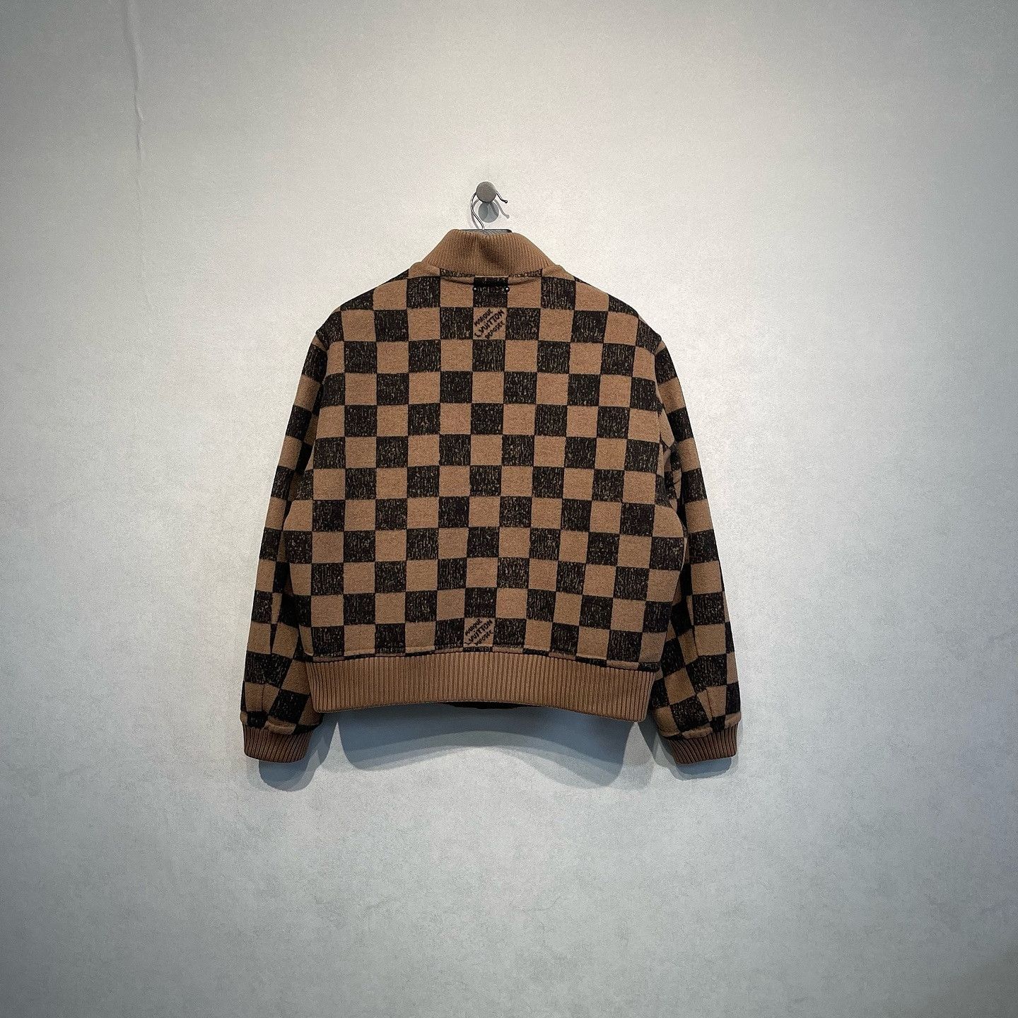 Louis Vuitton Louis Vuitton Checkered Wool Bomber Size M Size US M / EU 48-50 / 2 - 2 Thumbnail