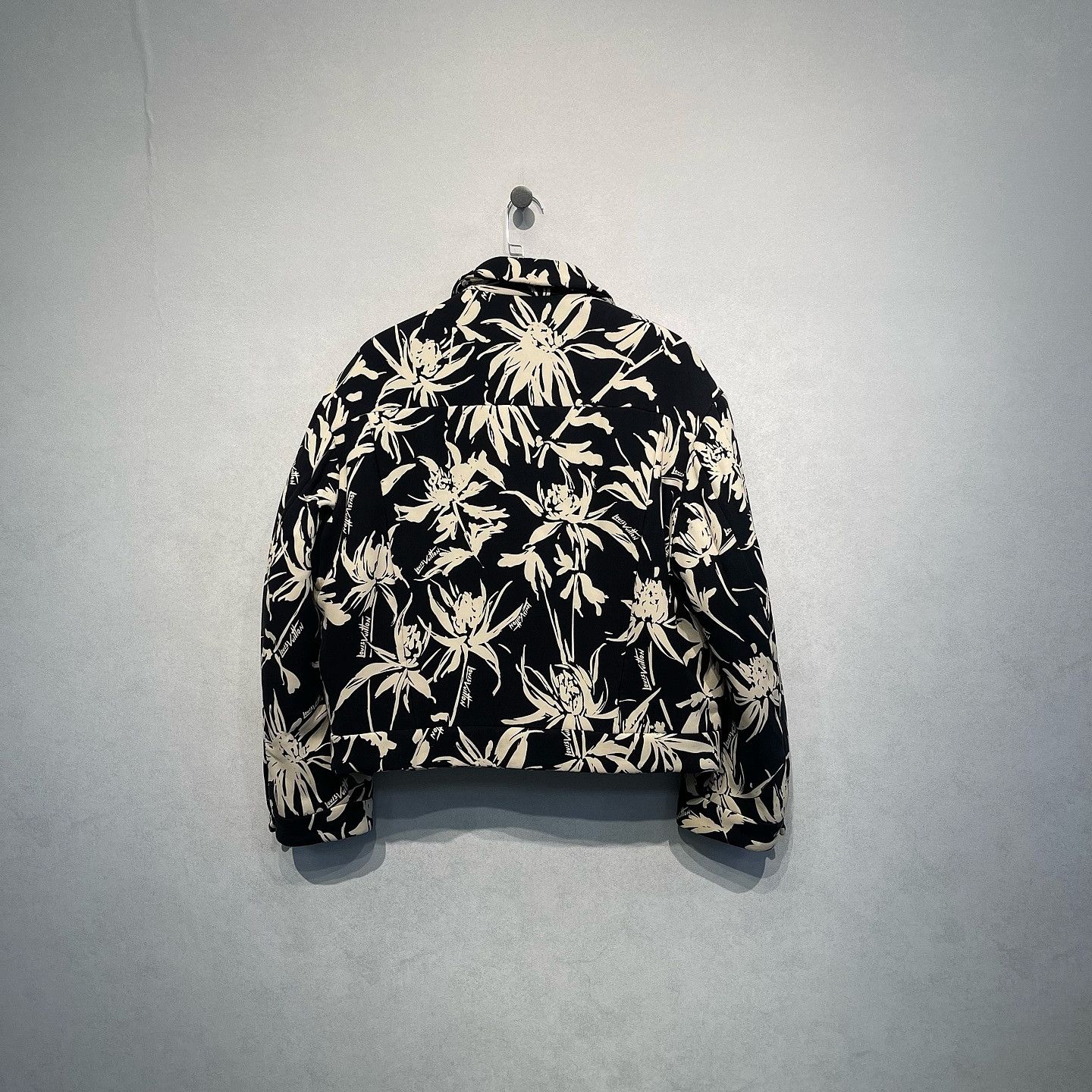 Louis Vuitton Louis Vuitton Floral Light Jacket Size M Size US M / EU 48-50 / 2 - 2 Thumbnail