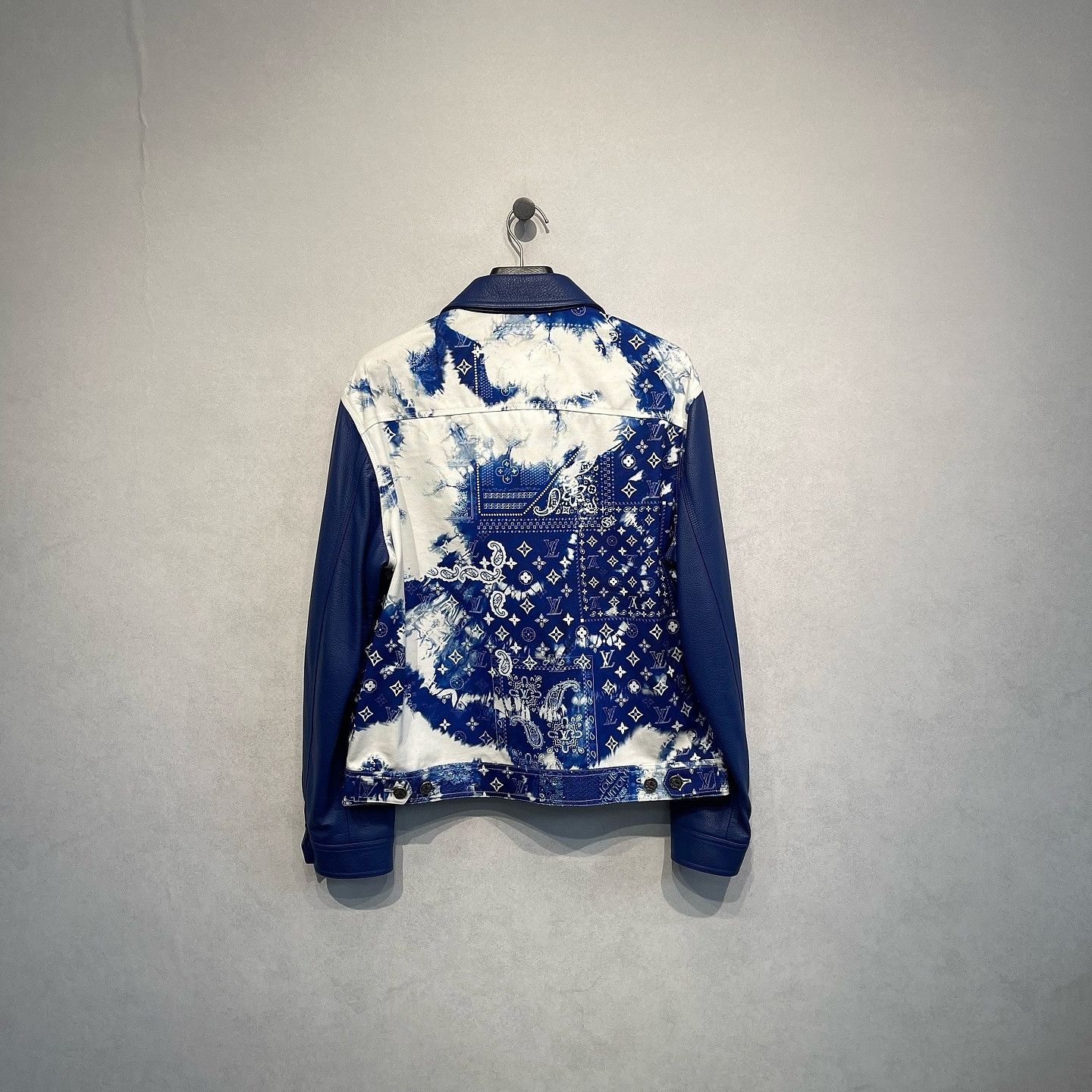 Louis Vuitton Louis Vuitton Bandana Print Leather Jacket Size M Size US M / EU 48-50 / 2 - 2 Thumbnail