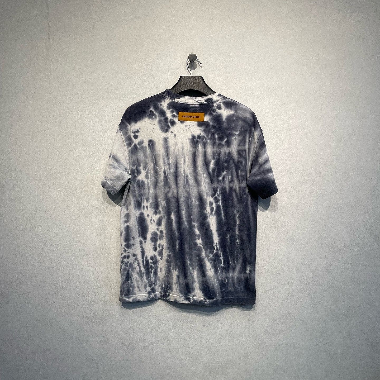 Louis Vuitton Louis Vuitton Tie-Dye Logo T-Shirt Size M Size US M / EU 48-50 / 2 - 2 Thumbnail