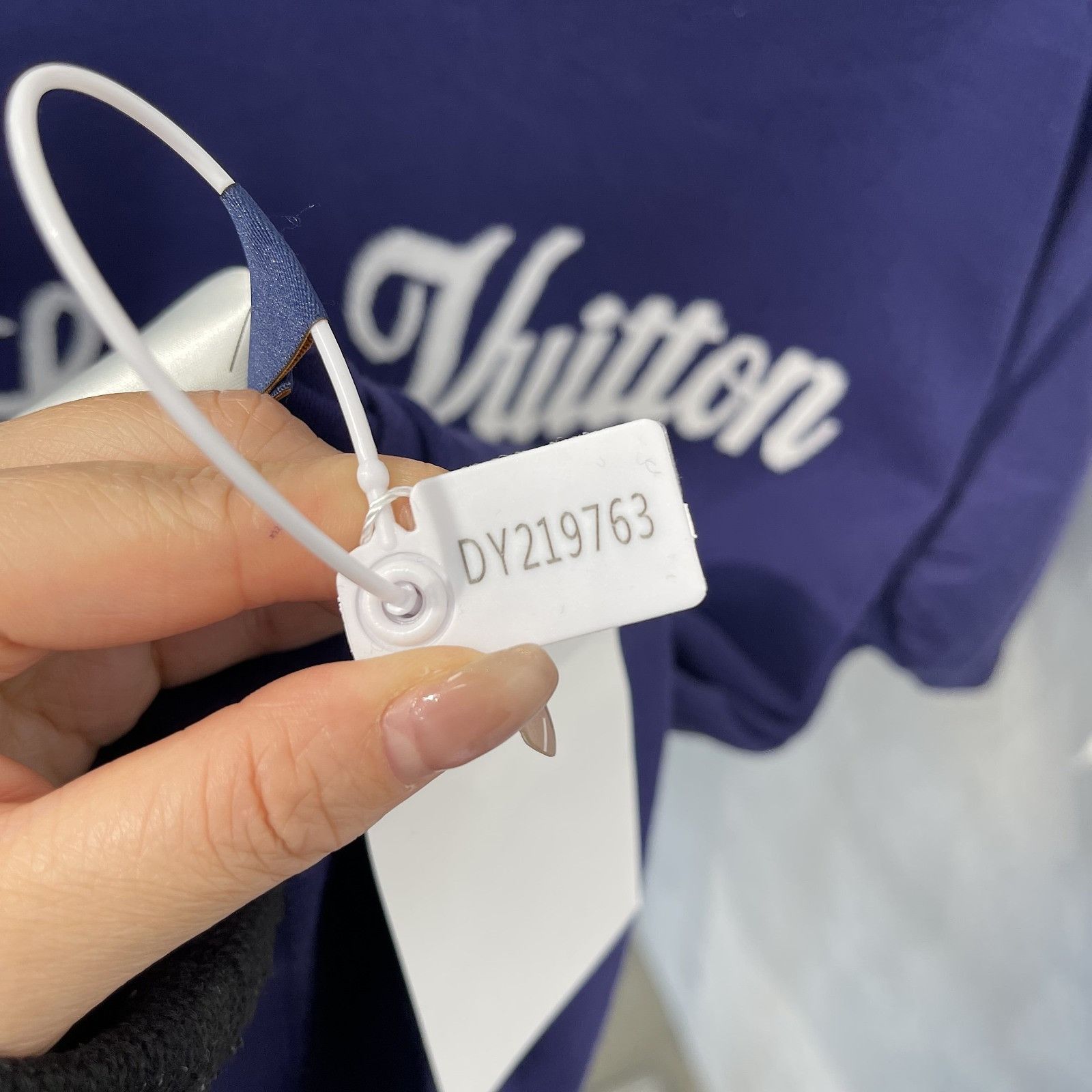 Louis Vuitton Louis Vuitton Script Logo T-Shirt Size S Size US S / EU 44-46 / 1 - 6 Thumbnail