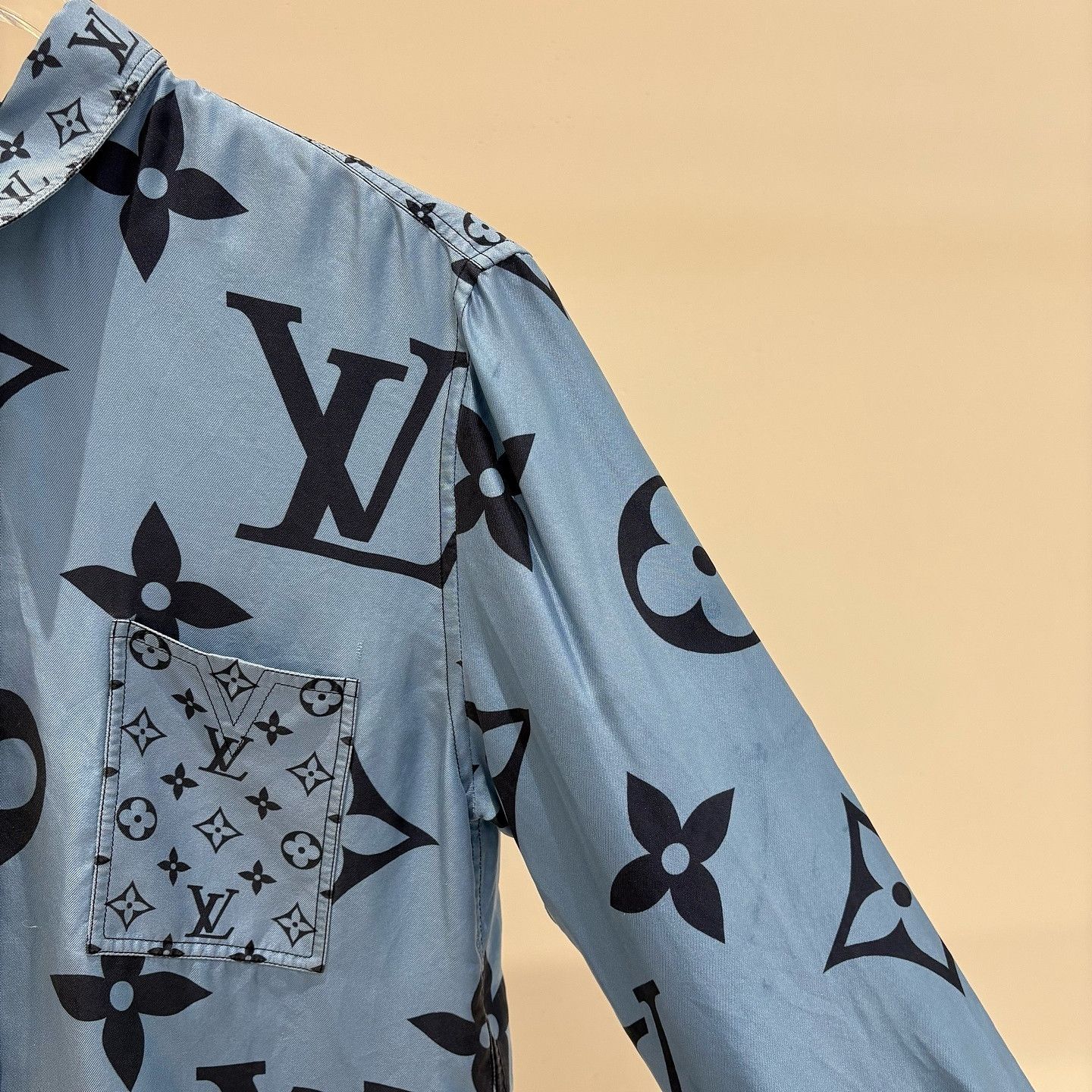 Louis Vuitton Louis Vuitton Monogram Silk Button Up Shirt Size 36 Size XS / US 0-2 / IT 36-38 - 7 Thumbnail