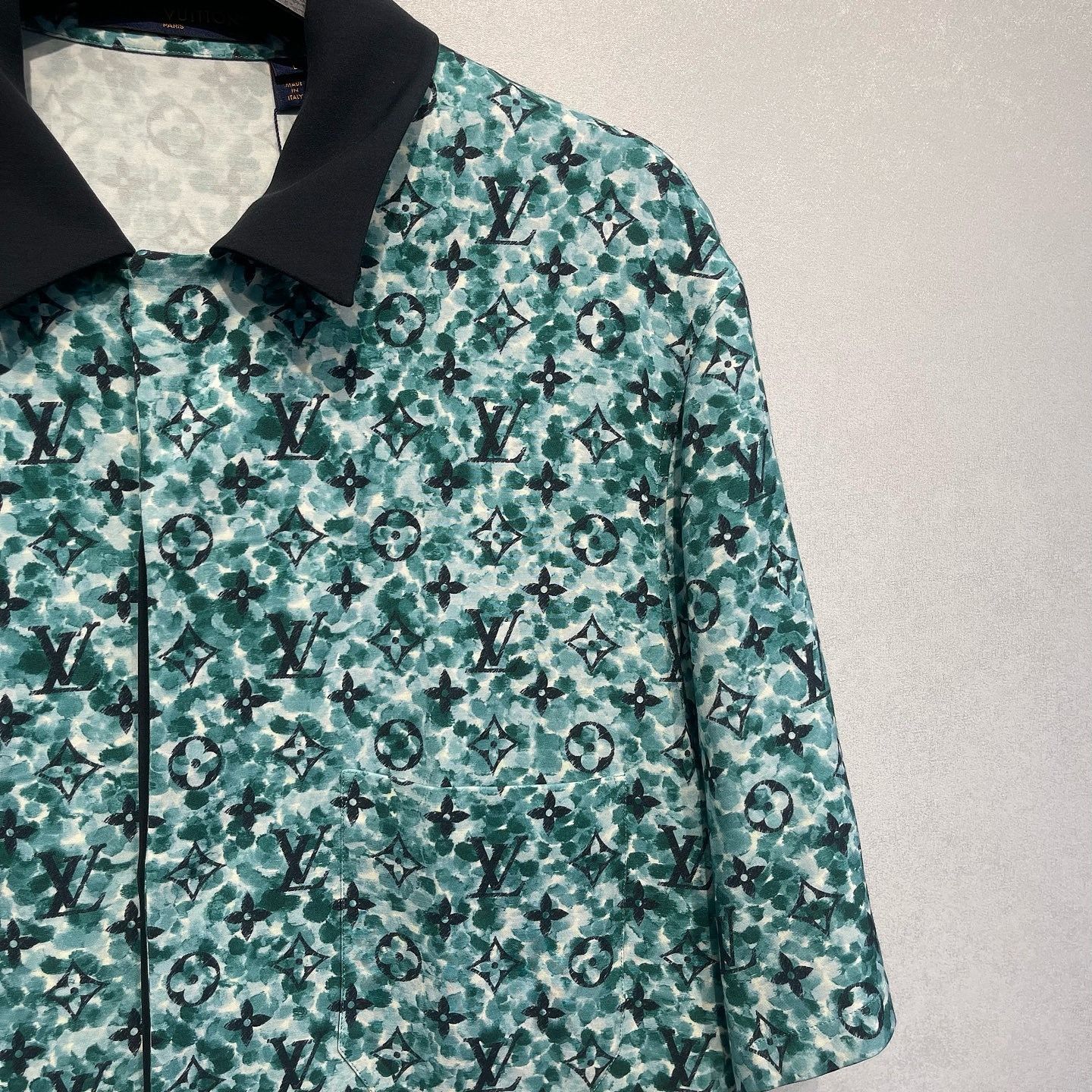 Louis Vuitton Louis Vuitton Monogram Short Sleeve Shirt Size L Size US L / EU 52-54 / 3 - 6 Thumbnail