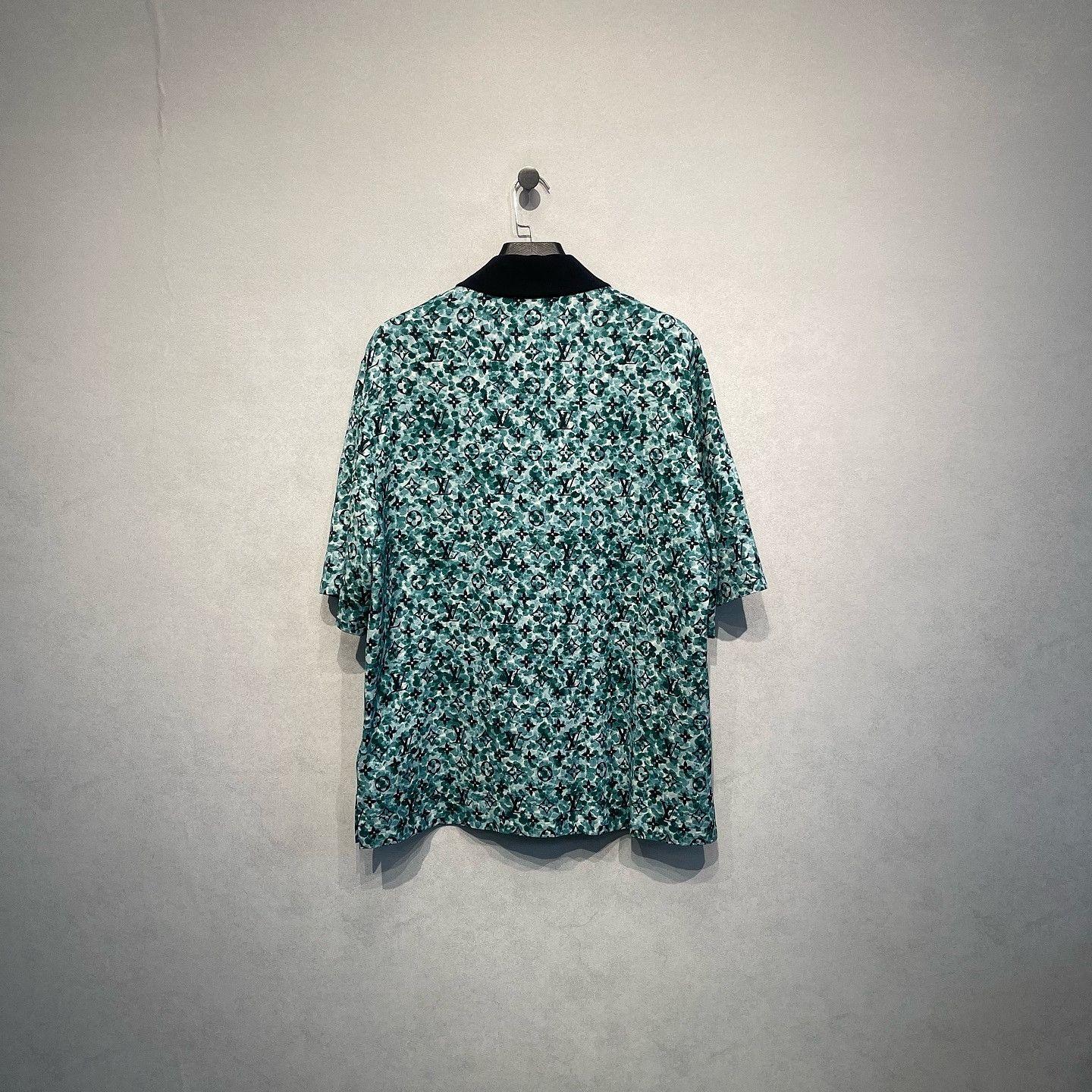 Louis Vuitton Louis Vuitton Monogram Short Sleeve Shirt Size L Size US L / EU 52-54 / 3 - 2 Thumbnail