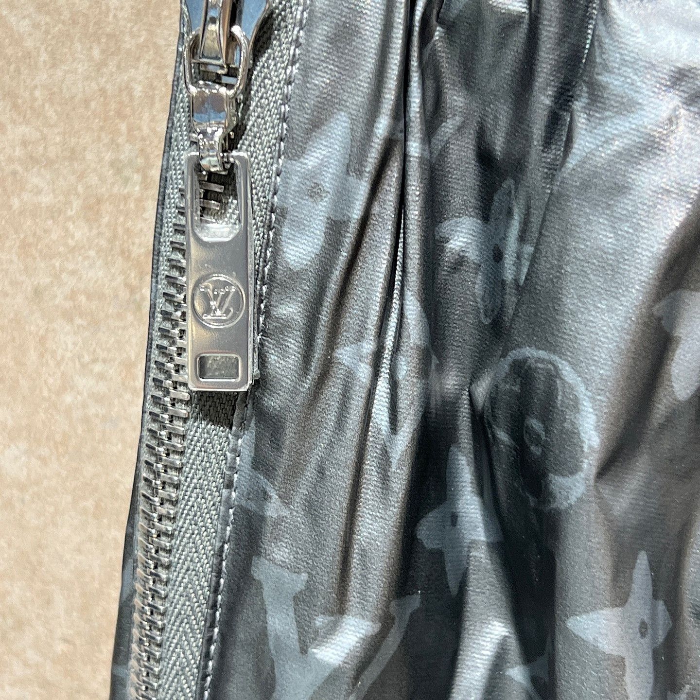 Louis Vuitton Louis Vuitton Monogram Metallic Joggers Size 34 Size 24" / US 00 / IT 34 - 6 Thumbnail