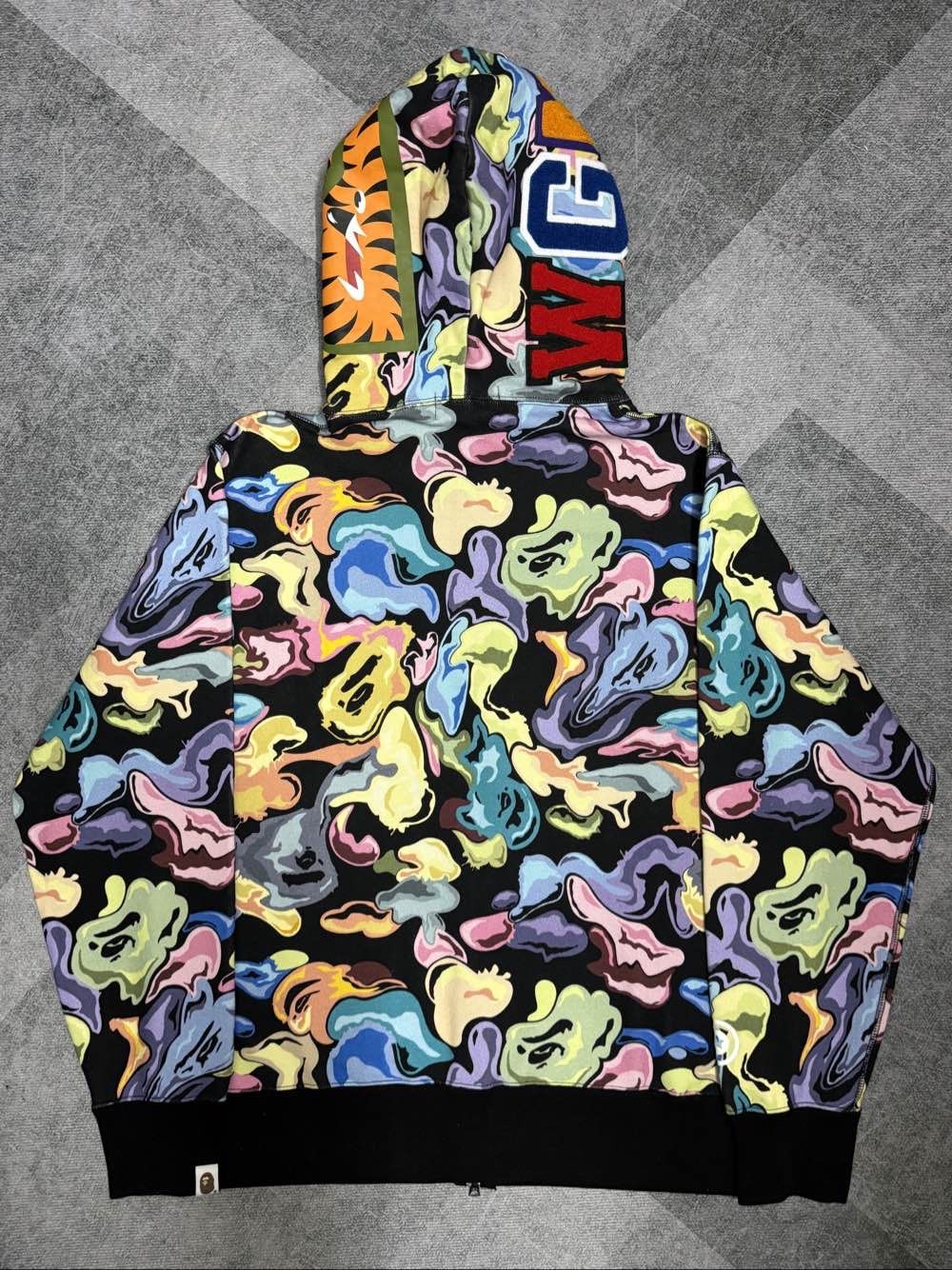 Bape A Bathing Ape Art Camo Shark Hoodie Size L Size US L / EU 52-54 / 3 - 2 Thumbnail