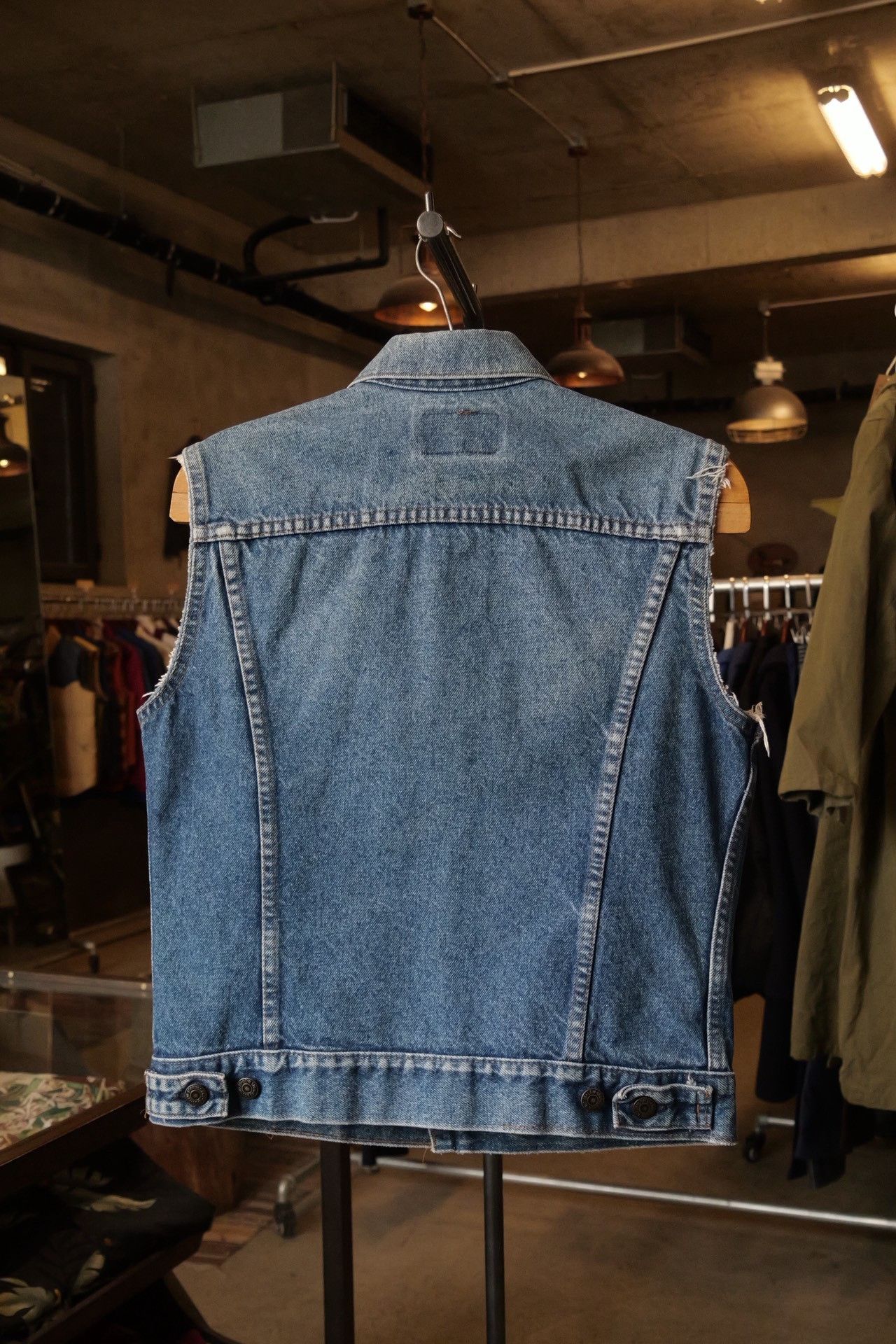 Levi's Vintage Clothing Levi's 1990s Remake Sleeveless Denim Vest Size US M / EU 48-50 / 2 - 7 Thumbnail