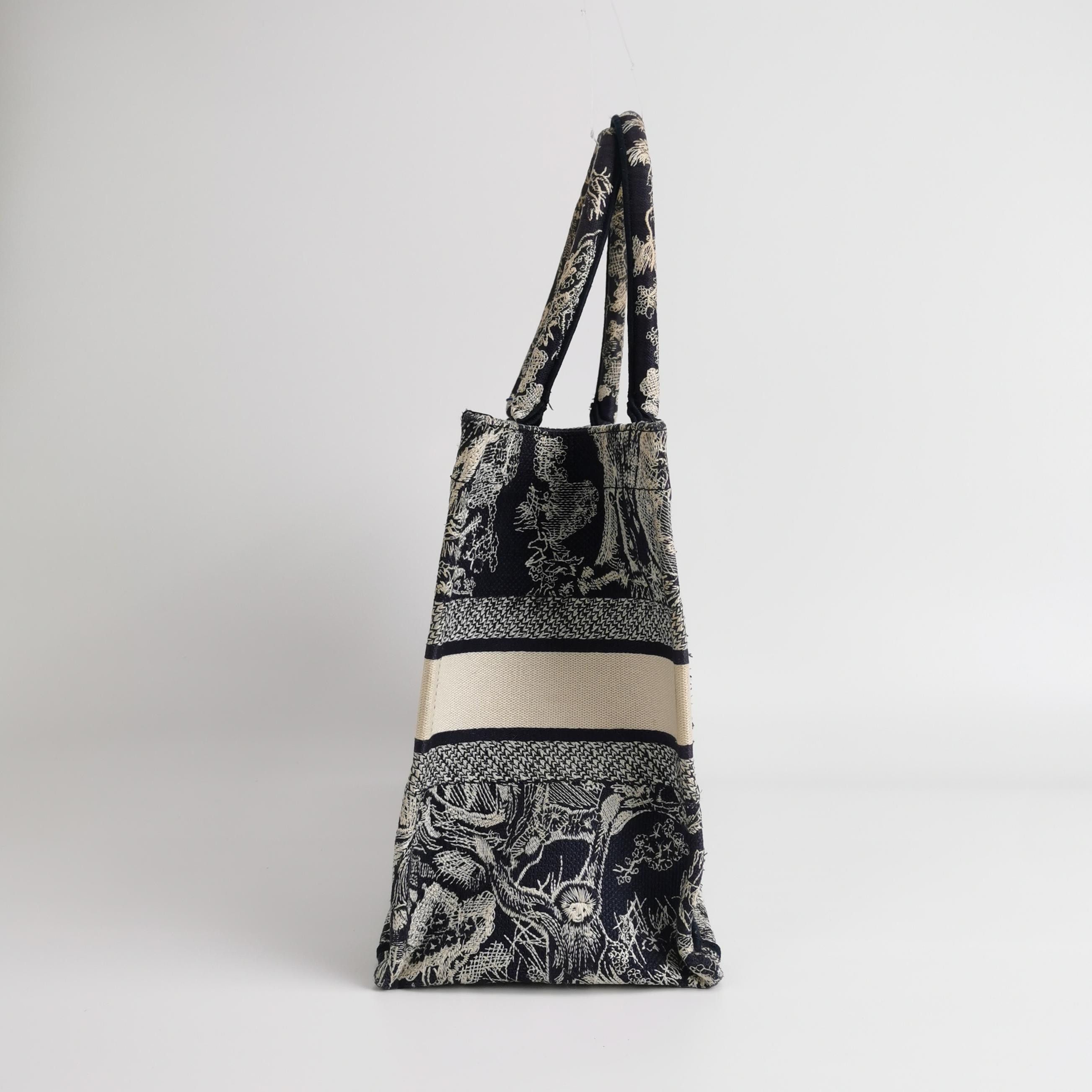 Dior Dior Women os Tote Bags Size ONE SIZE - 4 Thumbnail
