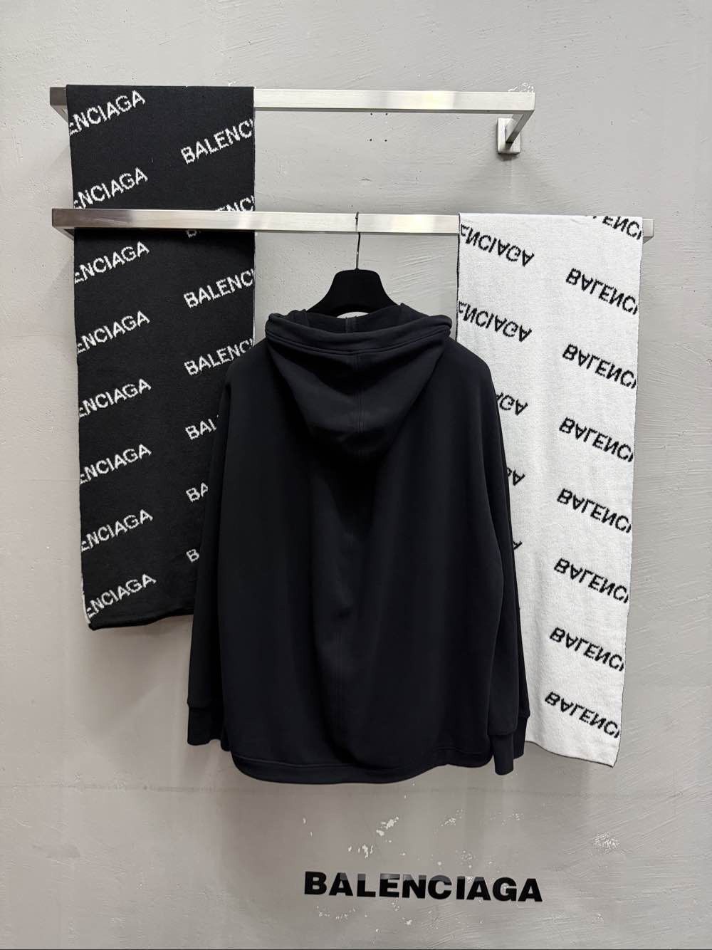 Balenciaga Balenciaga Logo Zip-up Hoodie Size L Size US L / EU 52-54 / 3 - 2 Thumbnail