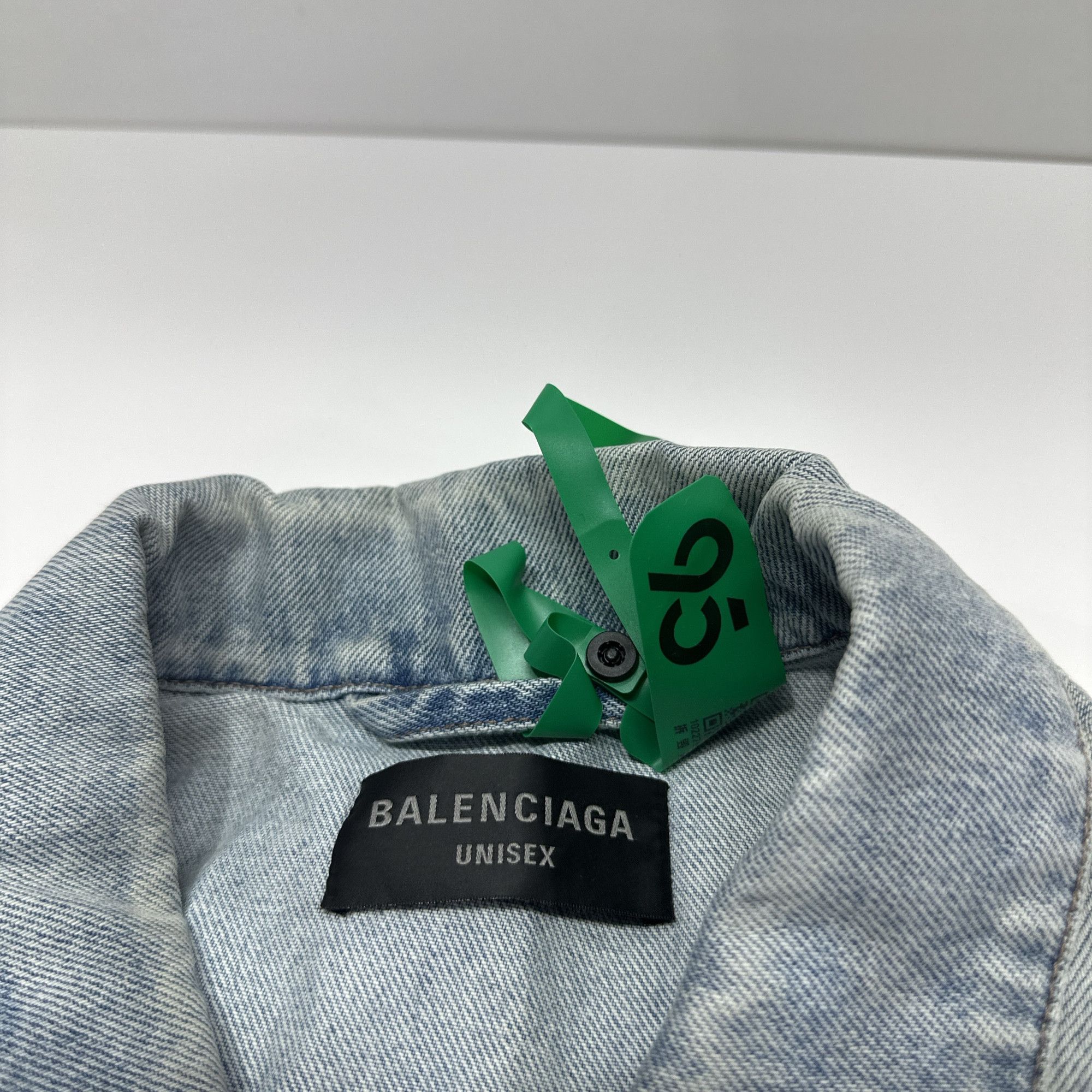 Balenciaga Balenciaga Washed Denim Jacket Size L Size US L / EU 52-54 / 3 - 3 Thumbnail