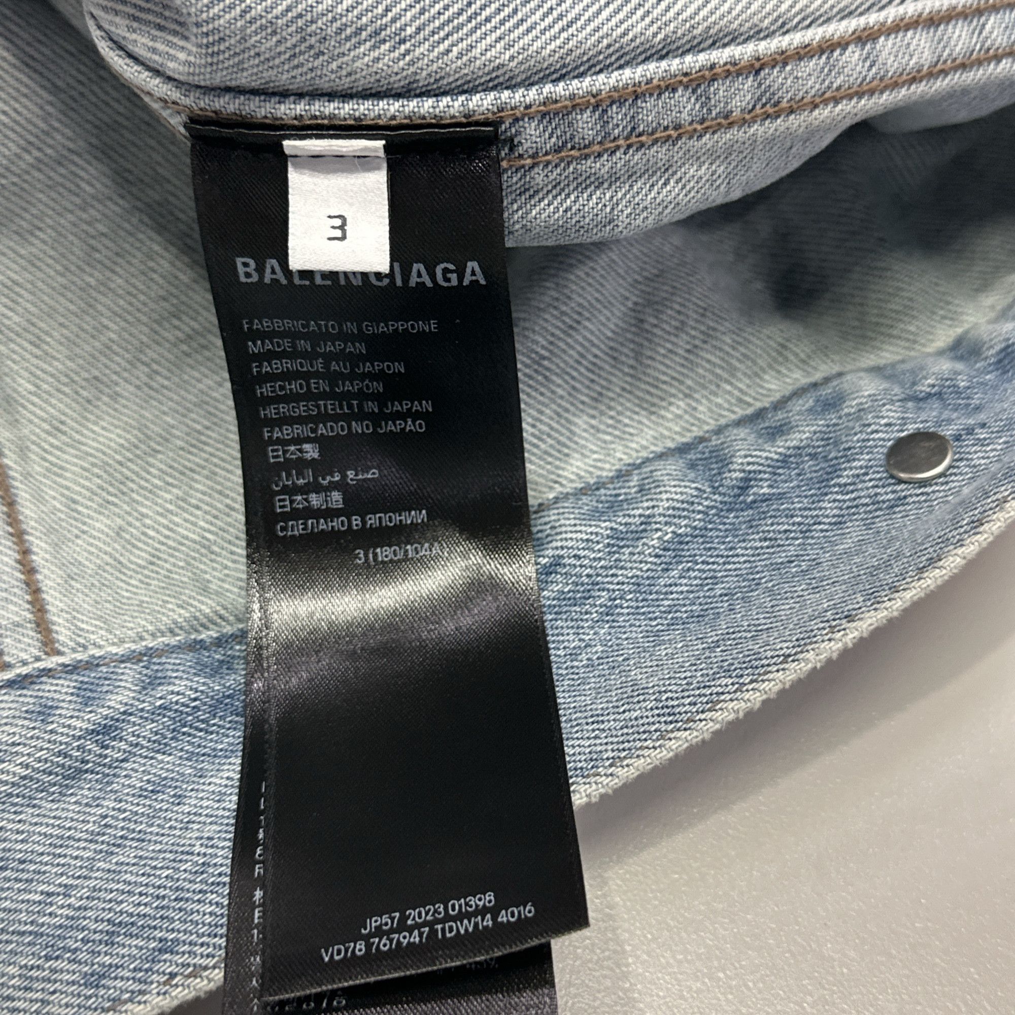 Balenciaga Balenciaga Washed Denim Jacket Size L Size US L / EU 52-54 / 3 - 5 Thumbnail