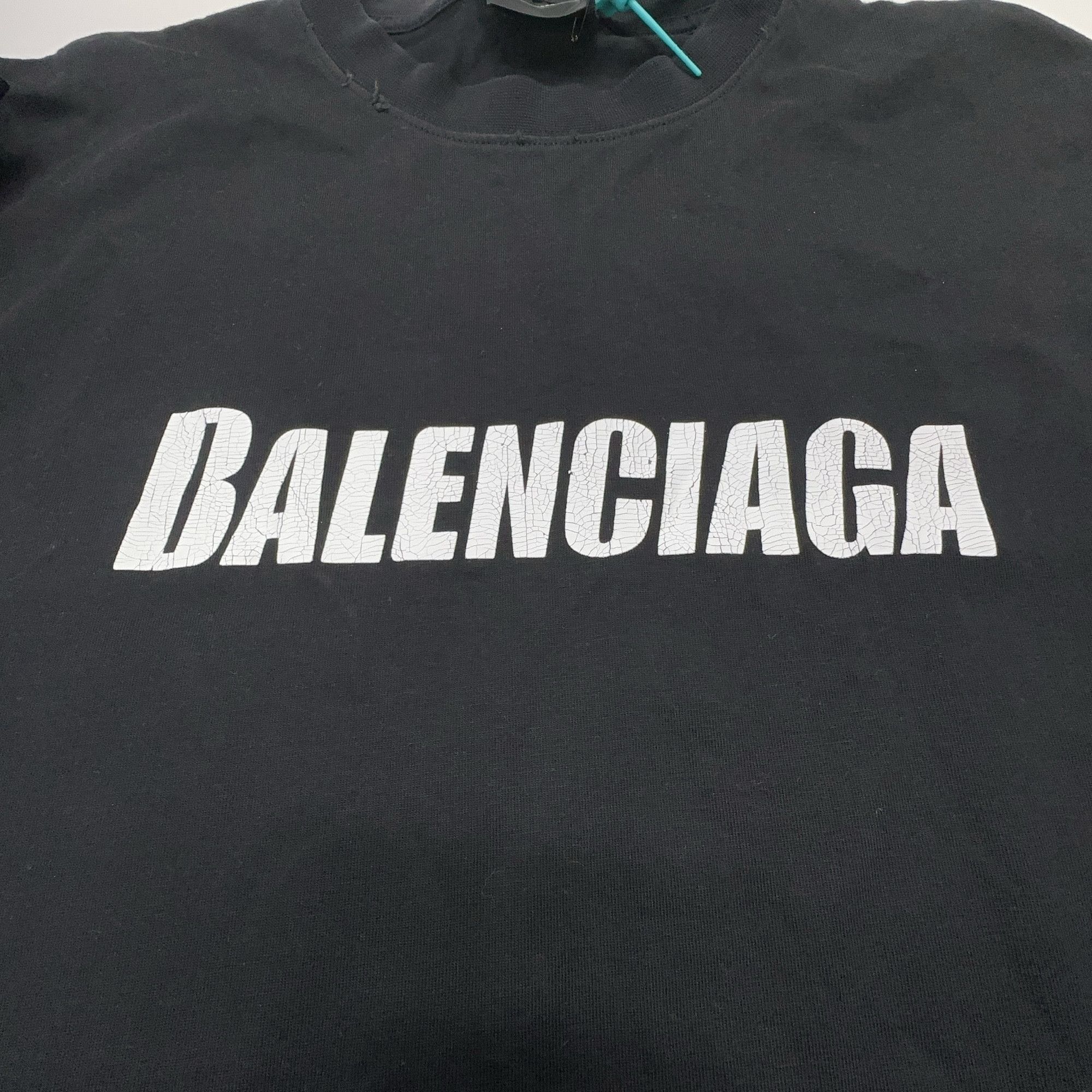 Balenciaga Balenciaga Distressed Logo T-Shirt Size M Size US M / EU 48-50 / 2 - 6 Thumbnail