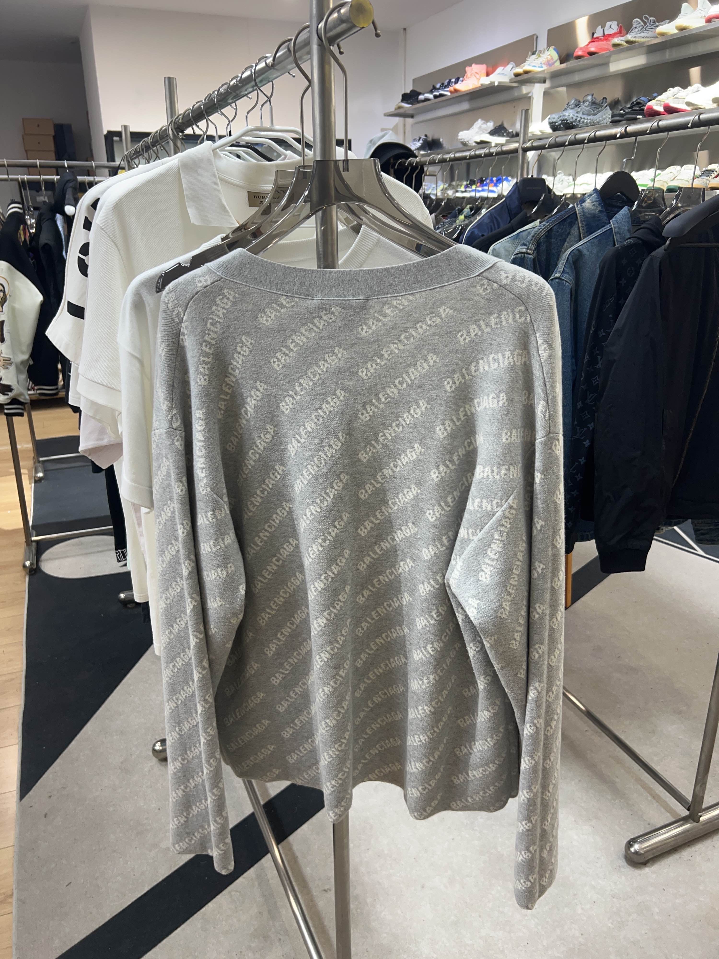 Balenciaga Balenciaga All-Over Logo Cardigan Size L Size US L / EU 52-54 / 3 - 2 Thumbnail