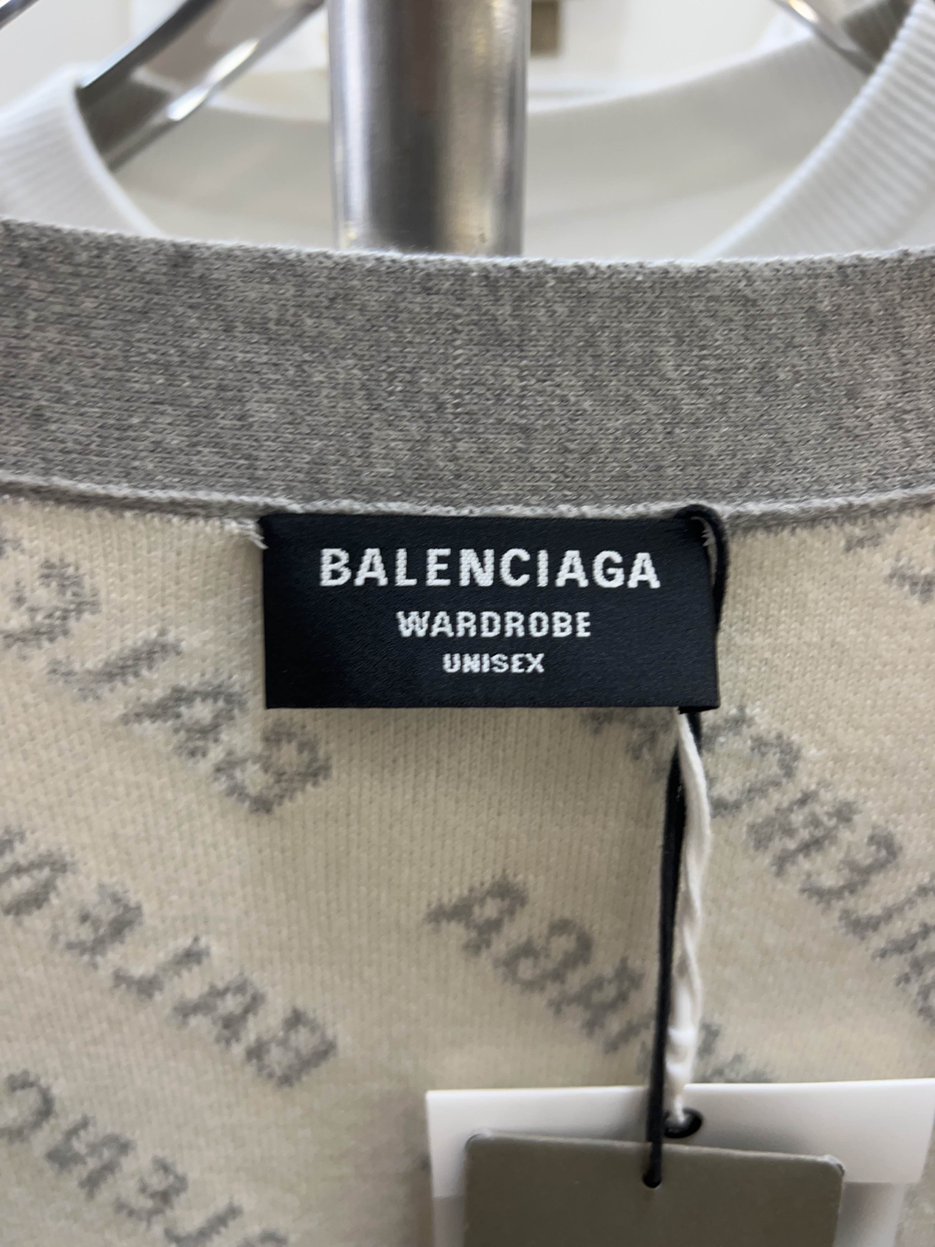 Balenciaga Balenciaga All-Over Logo Cardigan Size L Size US L / EU 52-54 / 3 - 3 Thumbnail