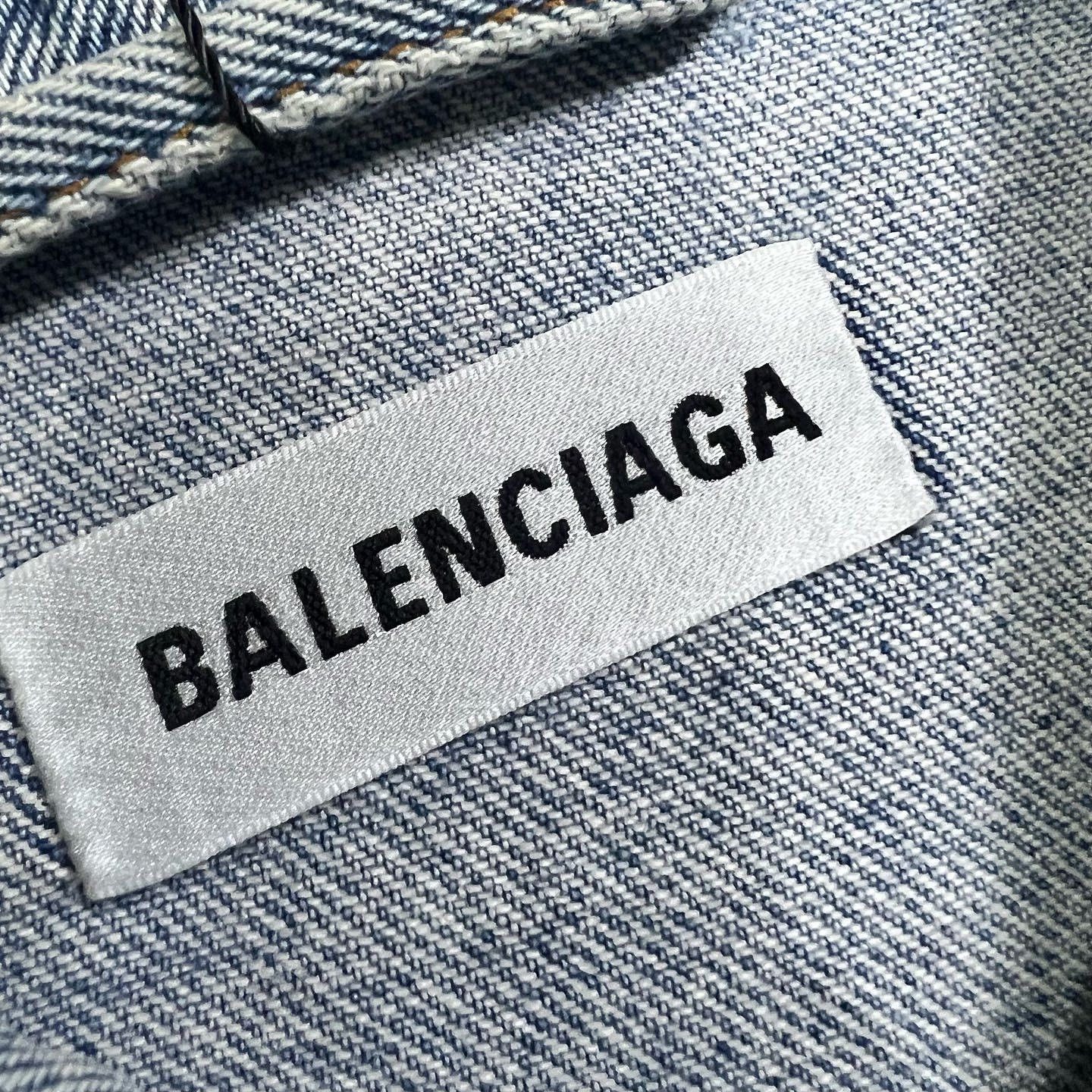 Balenciaga Balenciaga Rhinestone Logo Denim Jacket Size 36 Size XS / US 0-2 / IT 36-38 - 3 Thumbnail