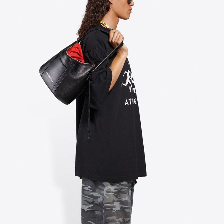 Balenciaga Balenciaga Athletes Graphic T-Shirt Size L Size US L / EU 52-54 / 3 - 7 Thumbnail