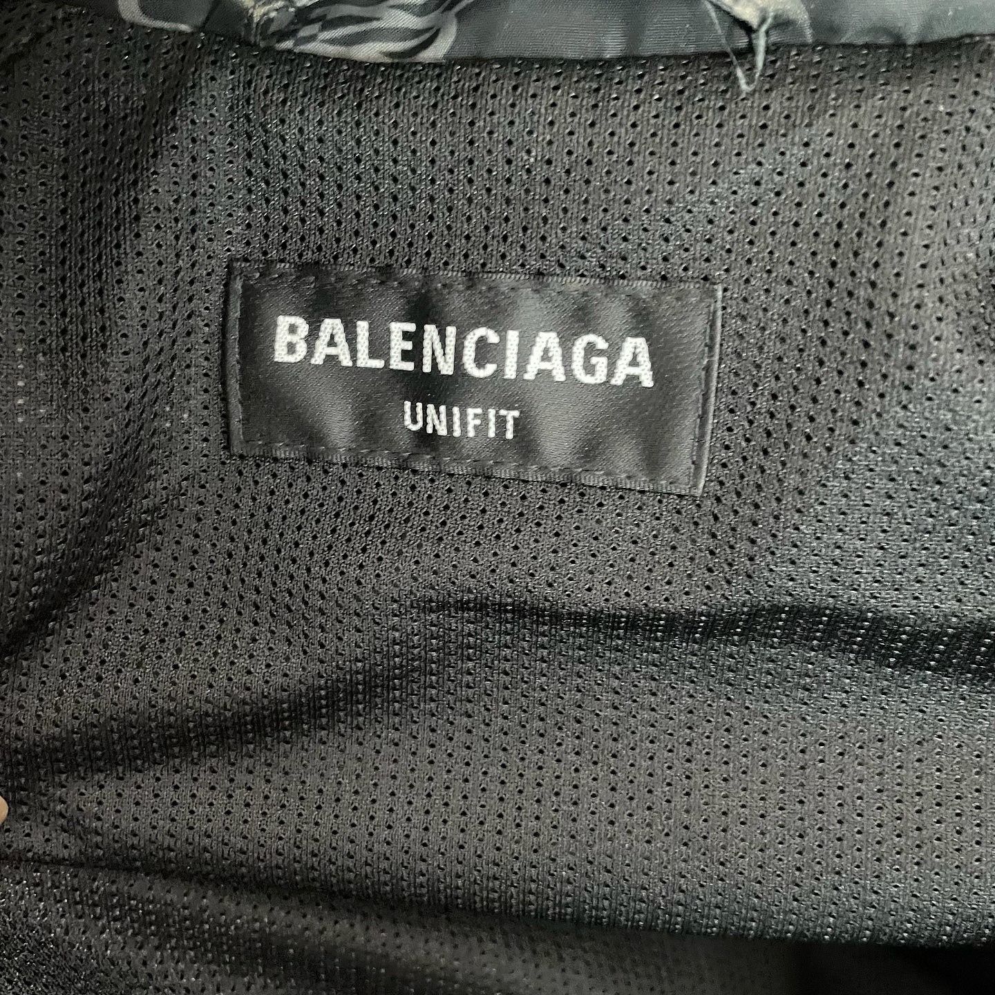 Balenciaga Balenciaga All-Over Logo Jacket Size S Size US S / EU 44-46 / 1 - 3 Thumbnail
