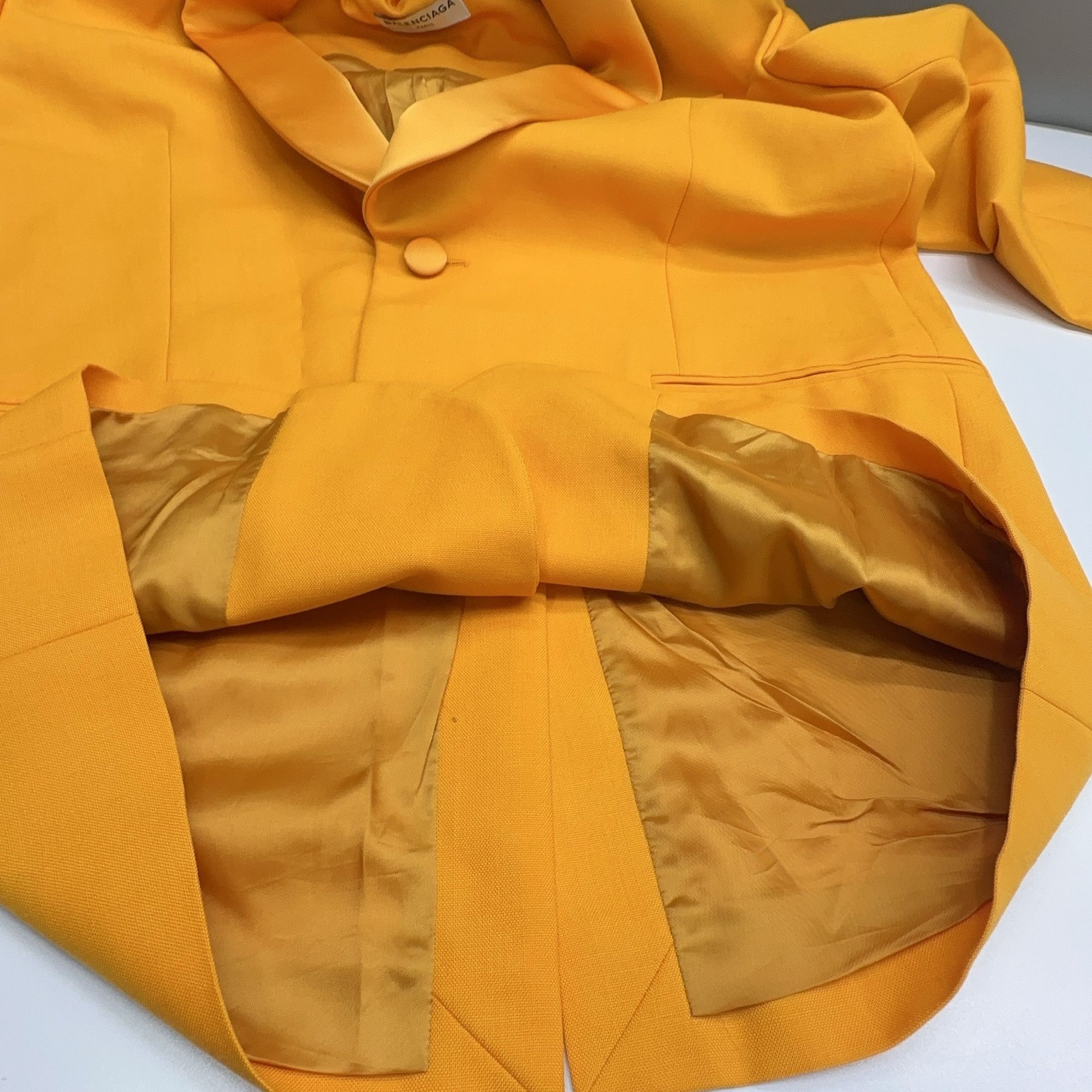 Balenciaga Balenciaga Satin Lapel Blazer Yellow Size 34 Size XXS / US 00 / IT 34 - 8 Thumbnail