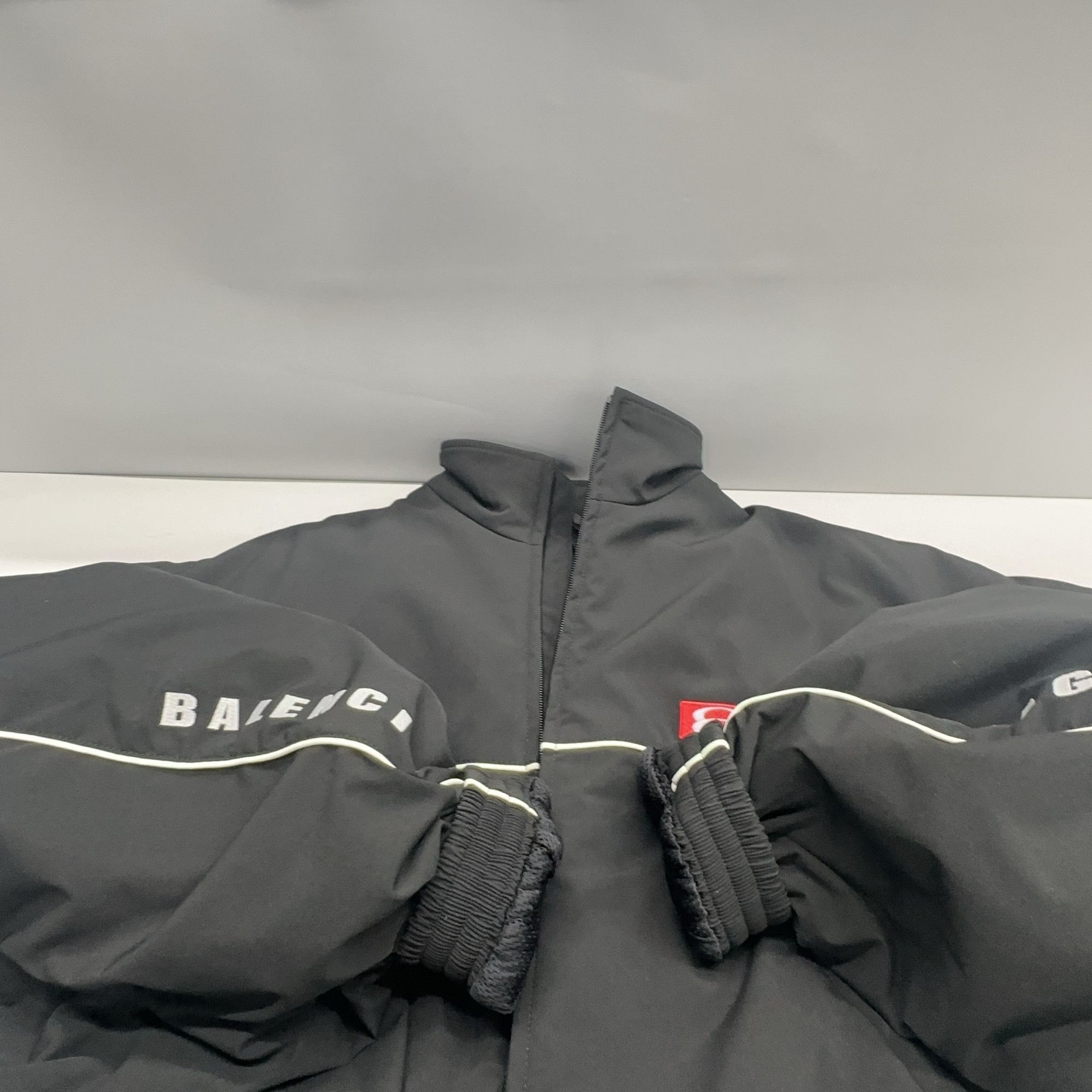 Balenciaga Balenciaga Logo Zip Up Jacket Size 44 Size US S / EU 44-46 / 1 - 9 Thumbnail