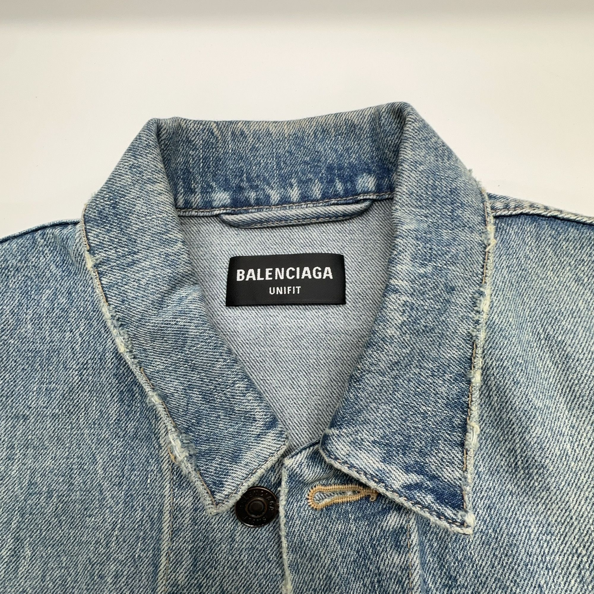 Balenciaga Balenciaga Crest Logo Denim Jacket Size M Size US M / EU 48-50 / 2 - 6 Thumbnail