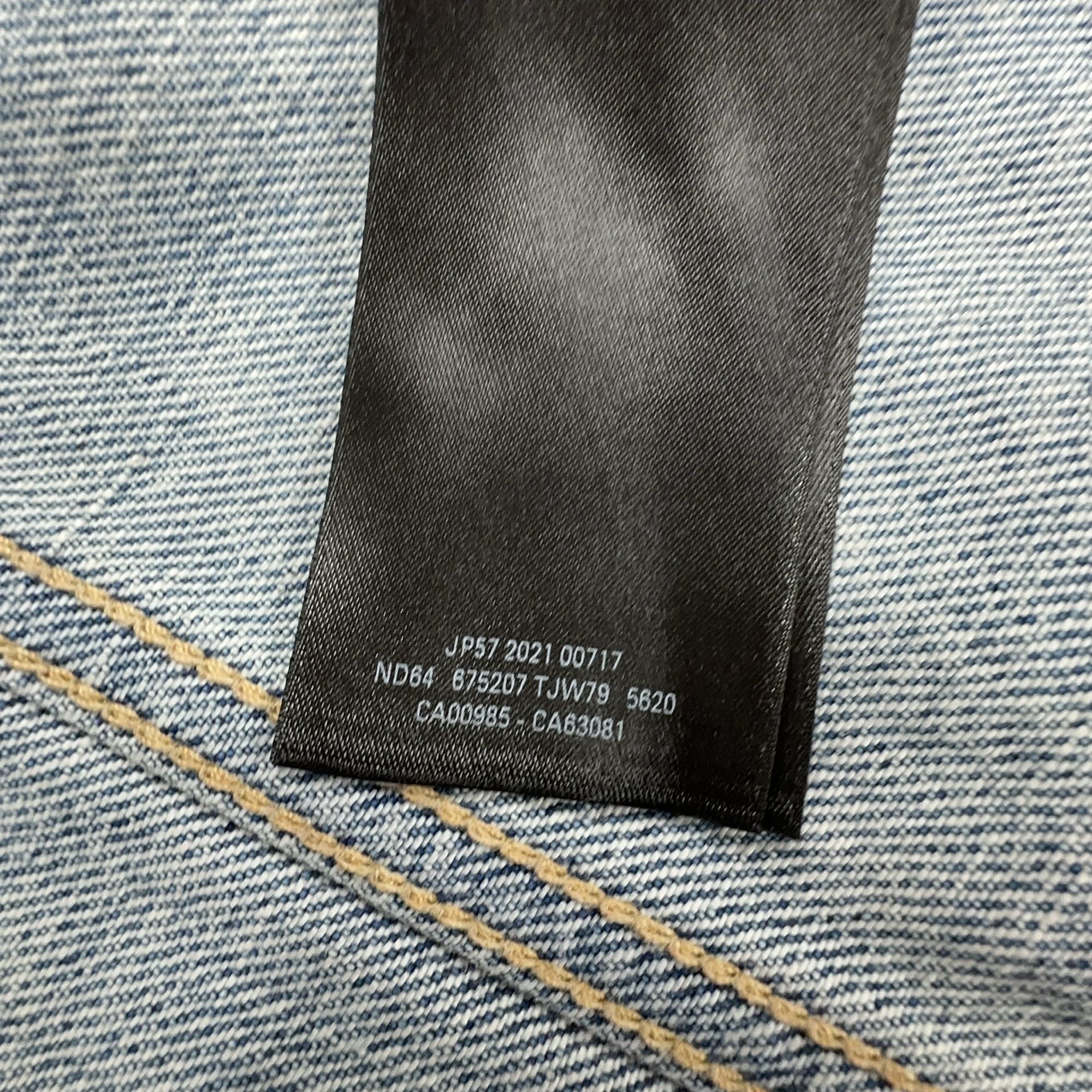 Balenciaga Balenciaga Crest Logo Denim Jacket Size M Size US M / EU 48-50 / 2 - 5 Thumbnail