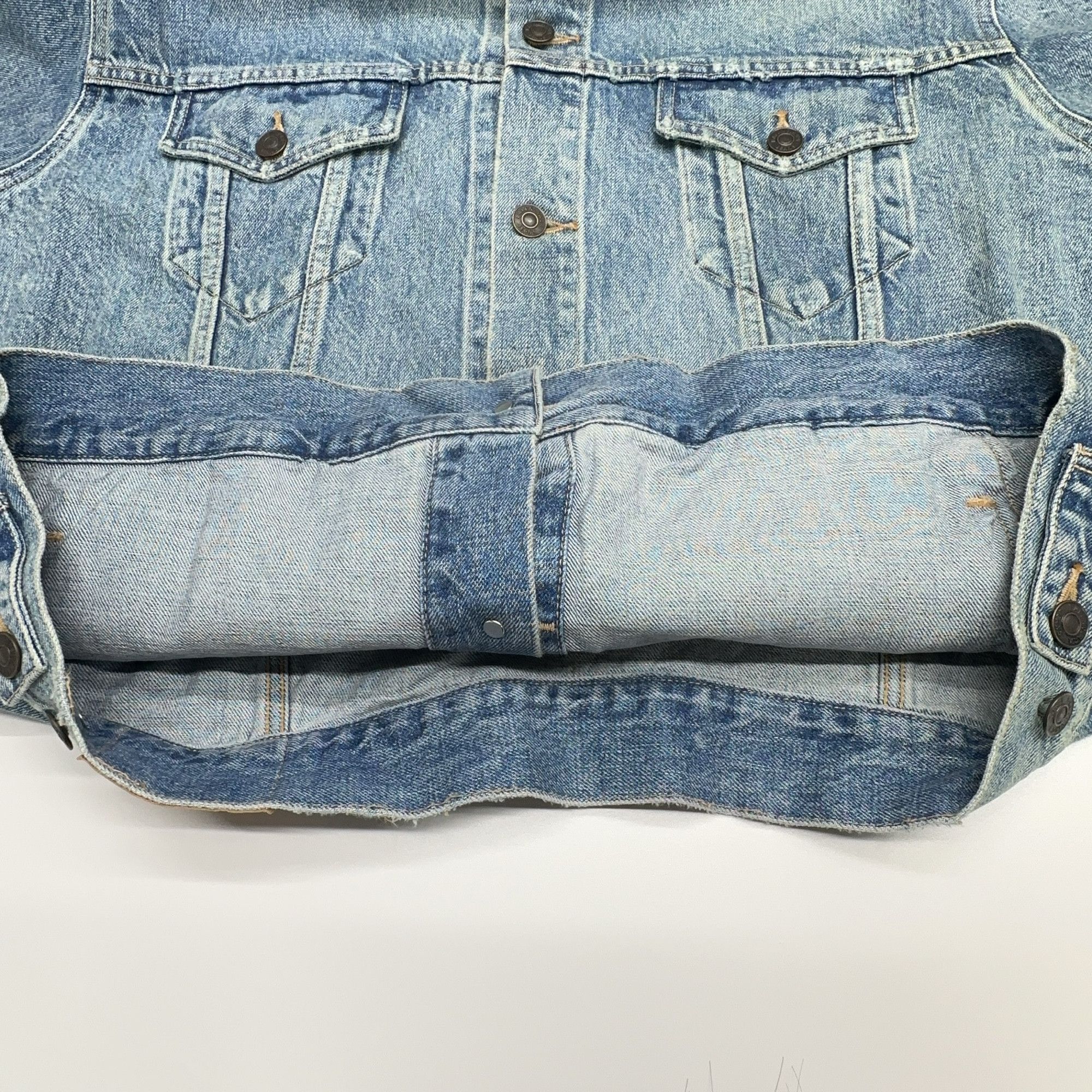 Balenciaga Balenciaga Crest Logo Denim Jacket Size M Size US M / EU 48-50 / 2 - 9 Thumbnail