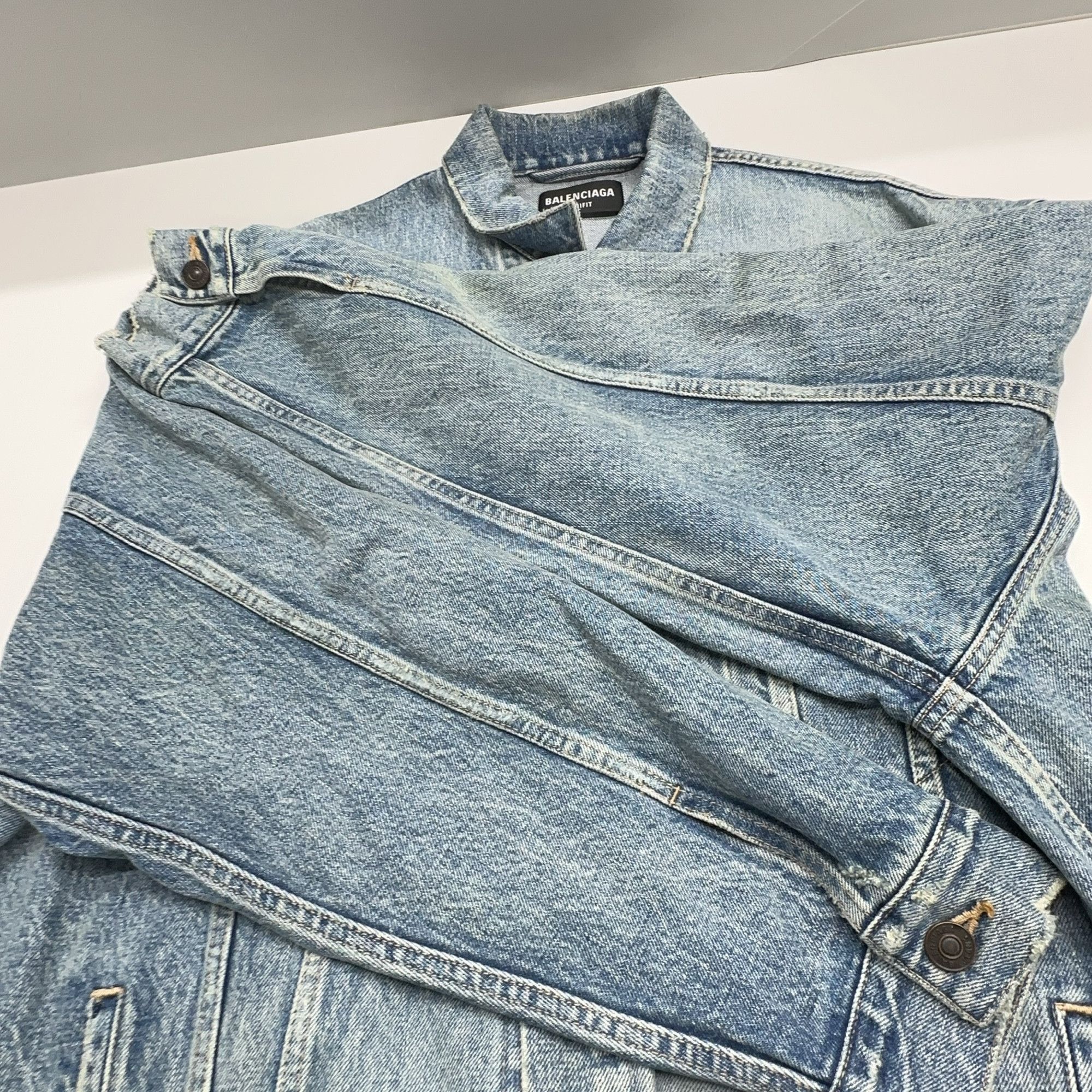 Balenciaga Balenciaga Crest Logo Denim Jacket Size M Size US M / EU 48-50 / 2 - 8 Thumbnail