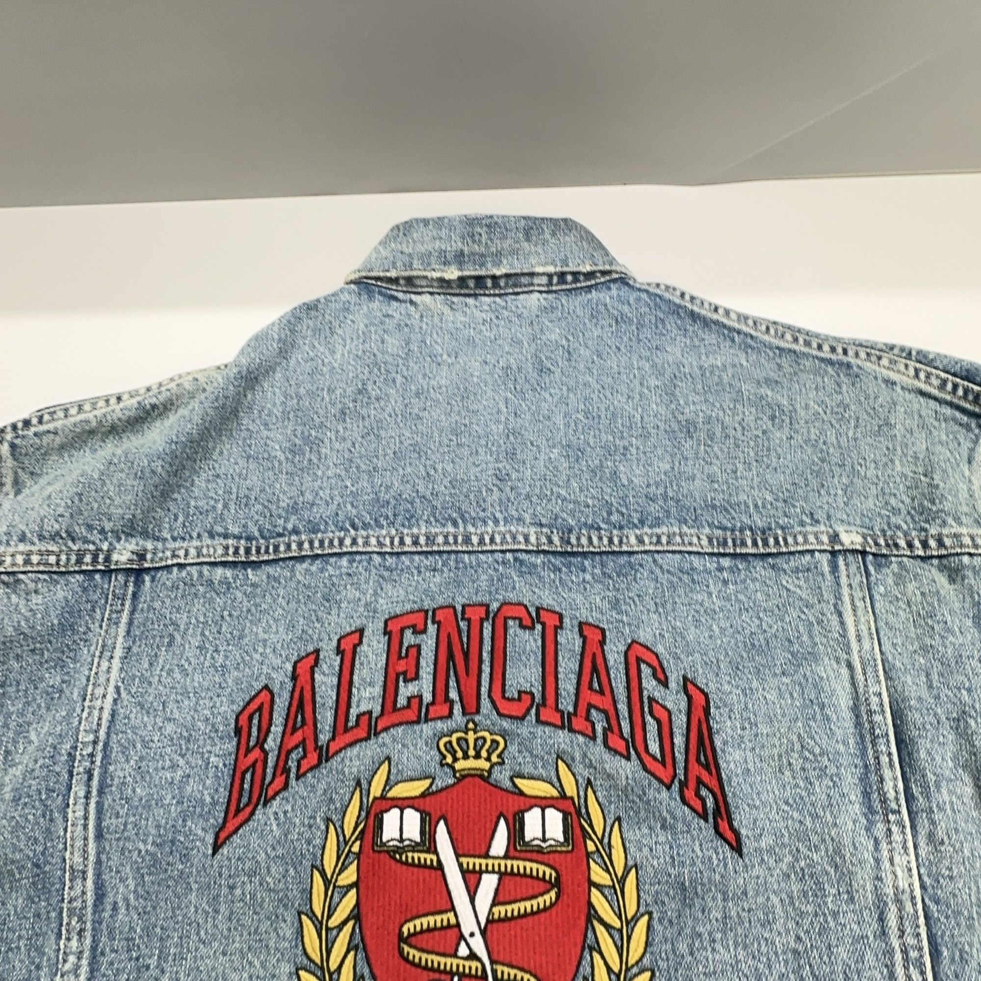 Balenciaga Balenciaga Crest Logo Denim Jacket Size M Size US M / EU 48-50 / 2 - 10 Thumbnail