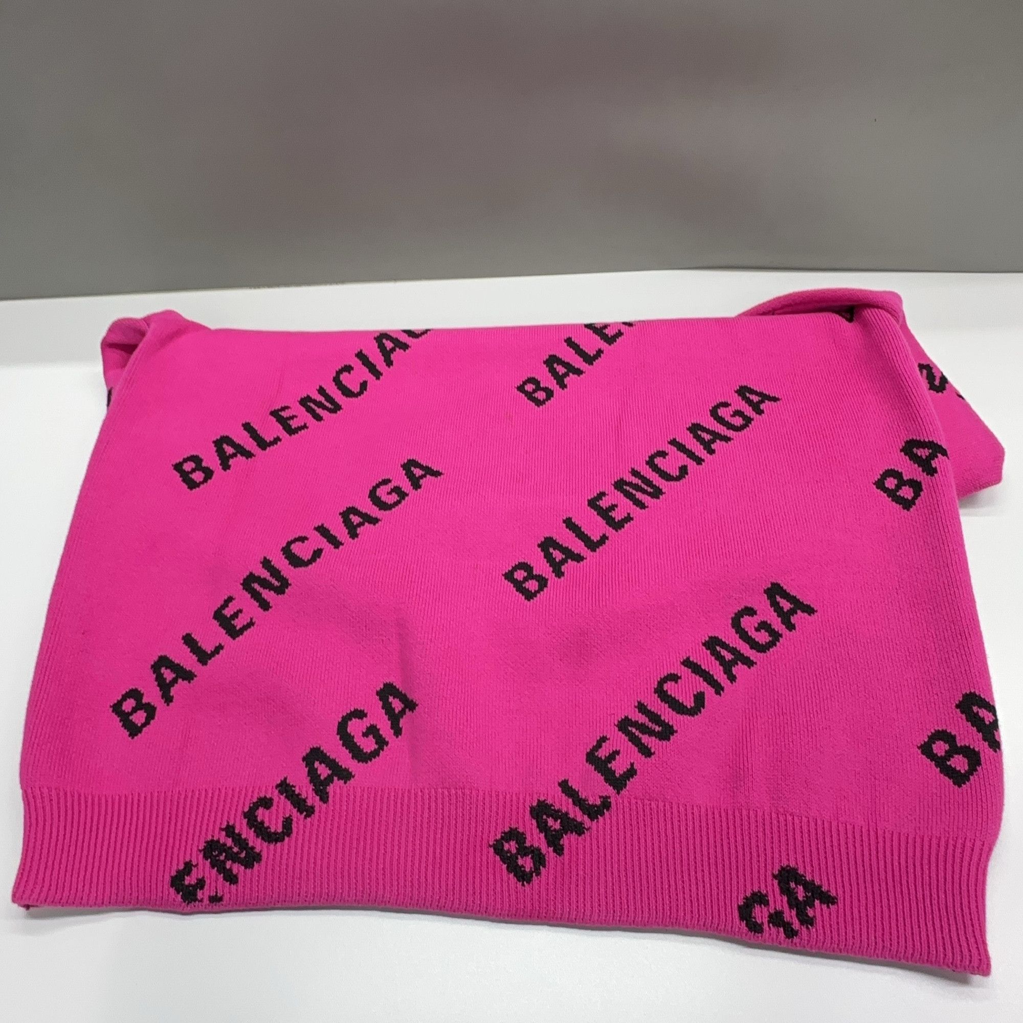Balenciaga Balenciaga All-Over Logo Sweater Size M Size US M / EU 48-50 / 2 - 13 Thumbnail
